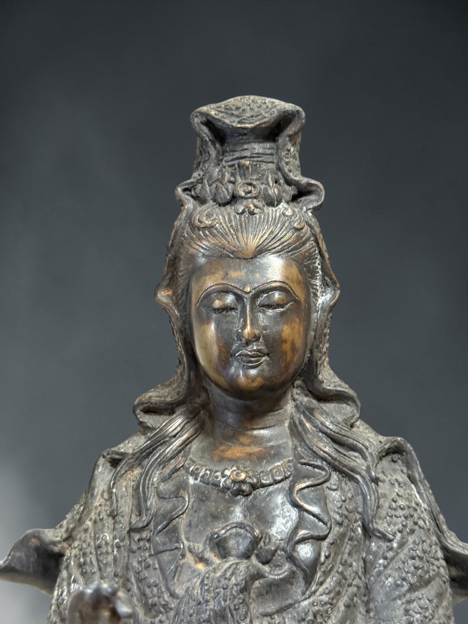 Buddha Figur Bronze Guanyin auf Drache 49cm groß