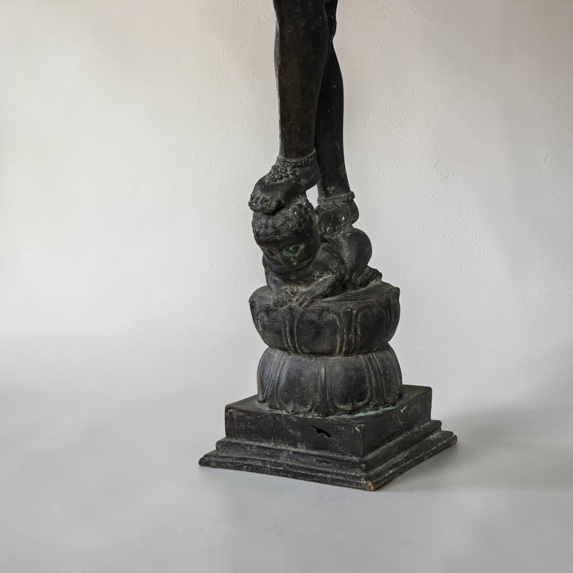 Indische Bronze Statue Devi Shakti im Chola Stil - 106 cm groß