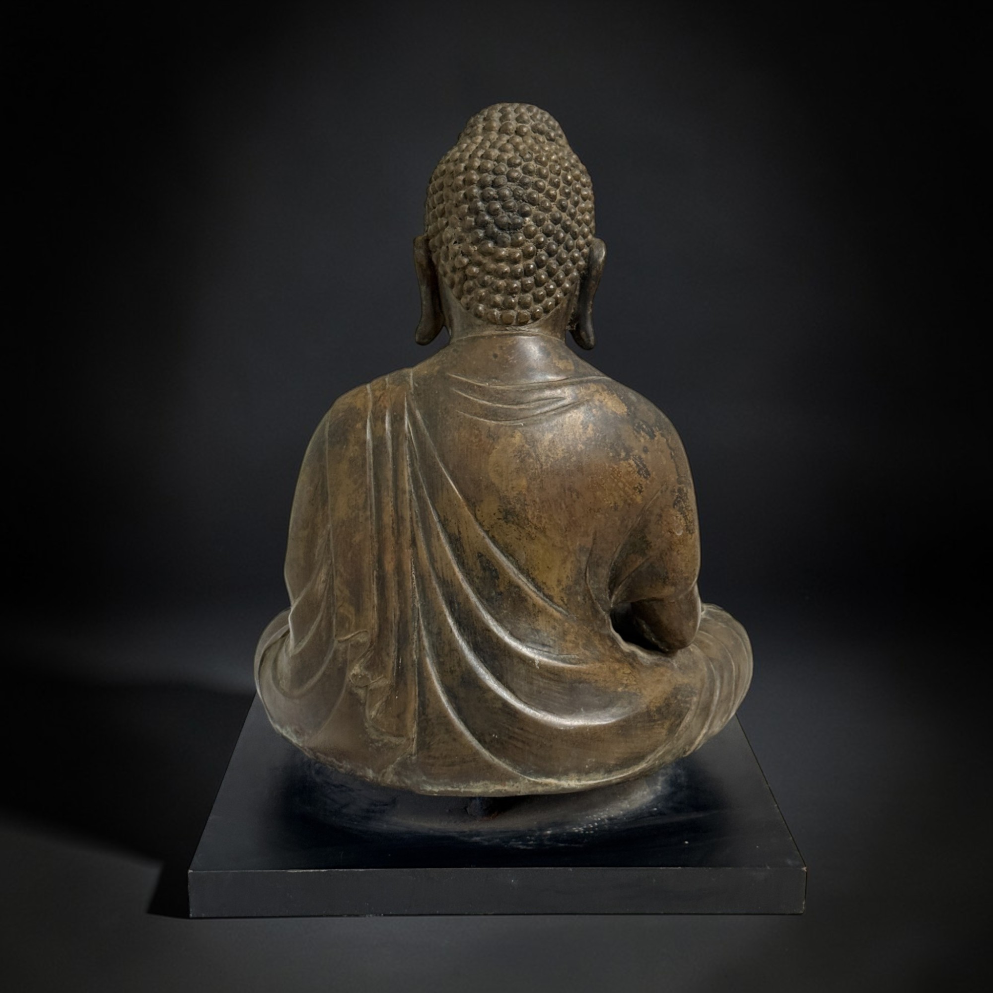 Daibutsu Kamakura Amida Buddha Bronze Skulptur auf Holzplatte – 41 cm
