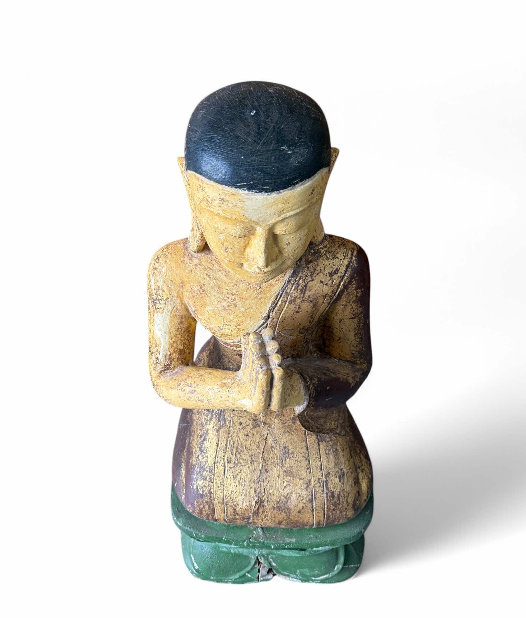 Moggallana-Mönch-Skulptur aus Holz, Burma 90 cm groß Moggallana-Mönch-Skulptur aus Holz, Burma 90 cm groß