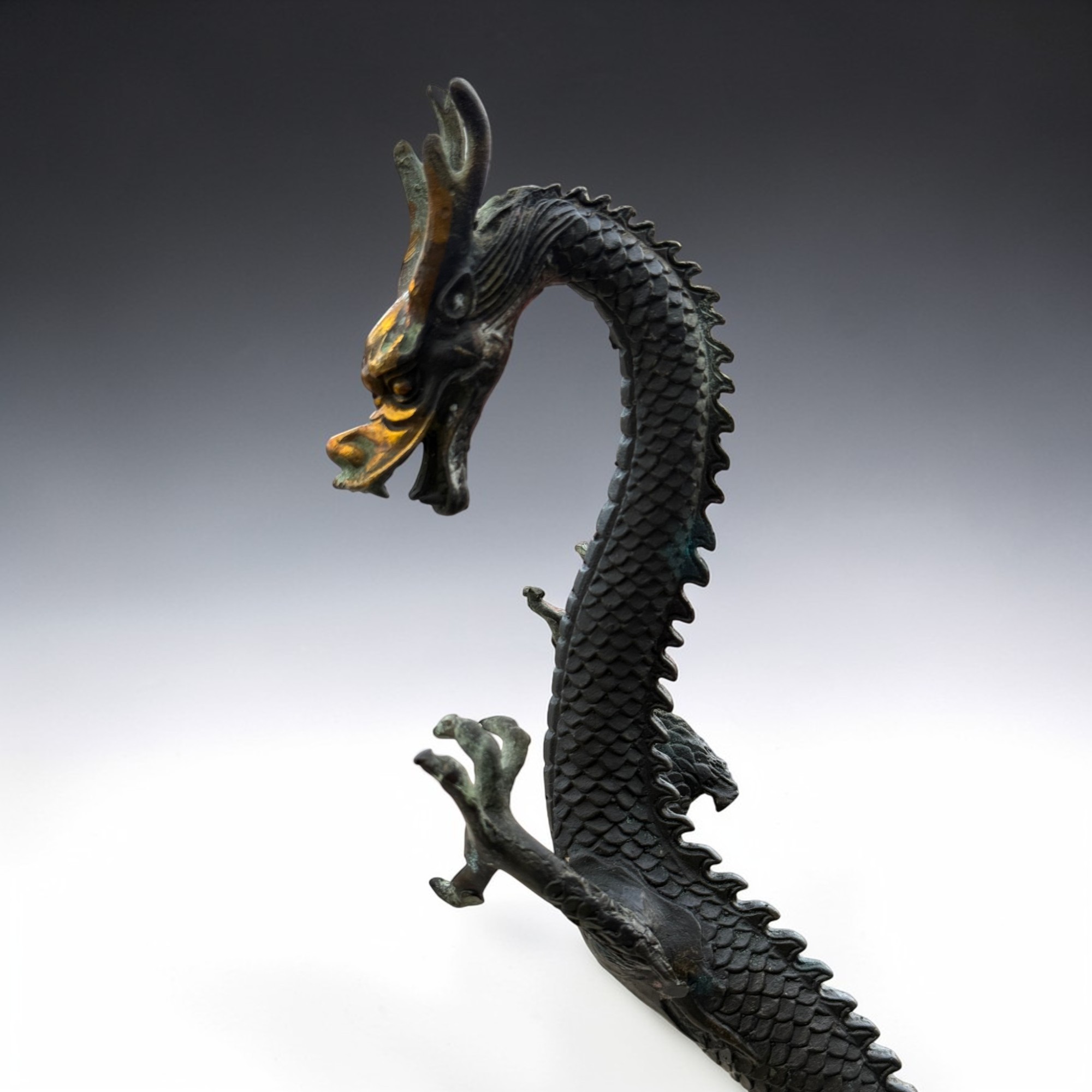 Bronze Drache China – Vierkralliger Mang-Drache mit Patina (41 cm)
