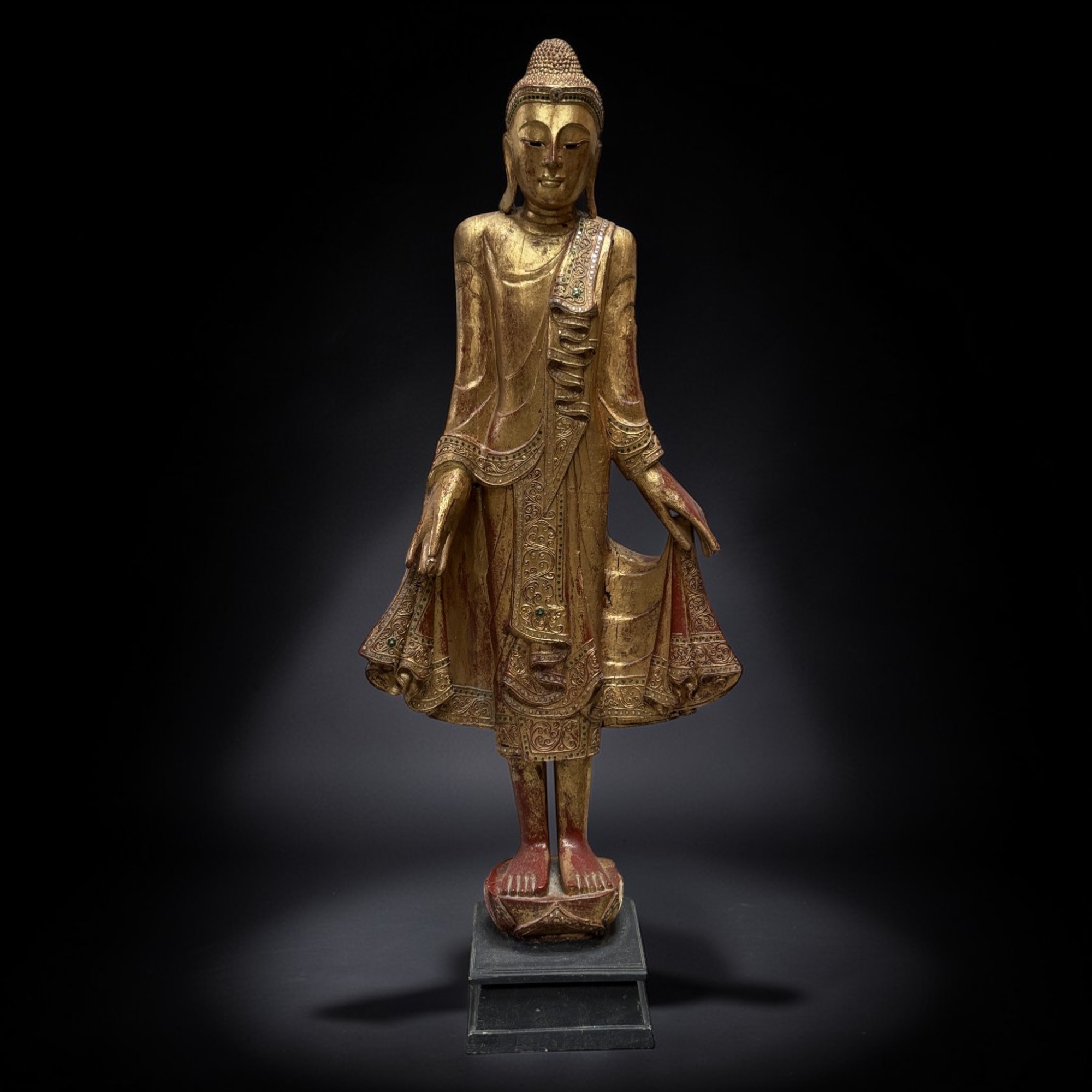 Großer thailändischer Buddha – 140 cm, Holz blattvergoldet, ca. 70-90 J. alt