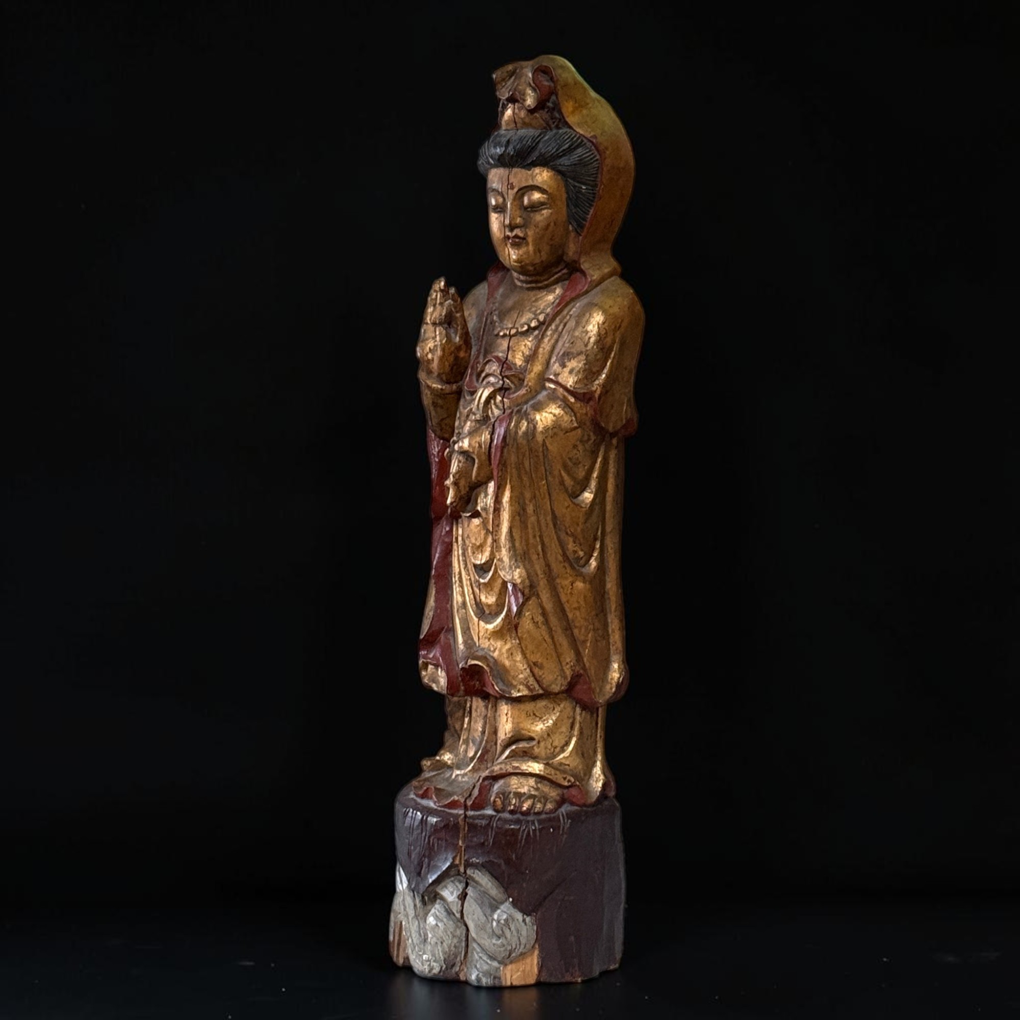 Guanyin Bodhisattva Holzskulptur, China wohl 19. Jh., polychrom vergoldet, 98 cm