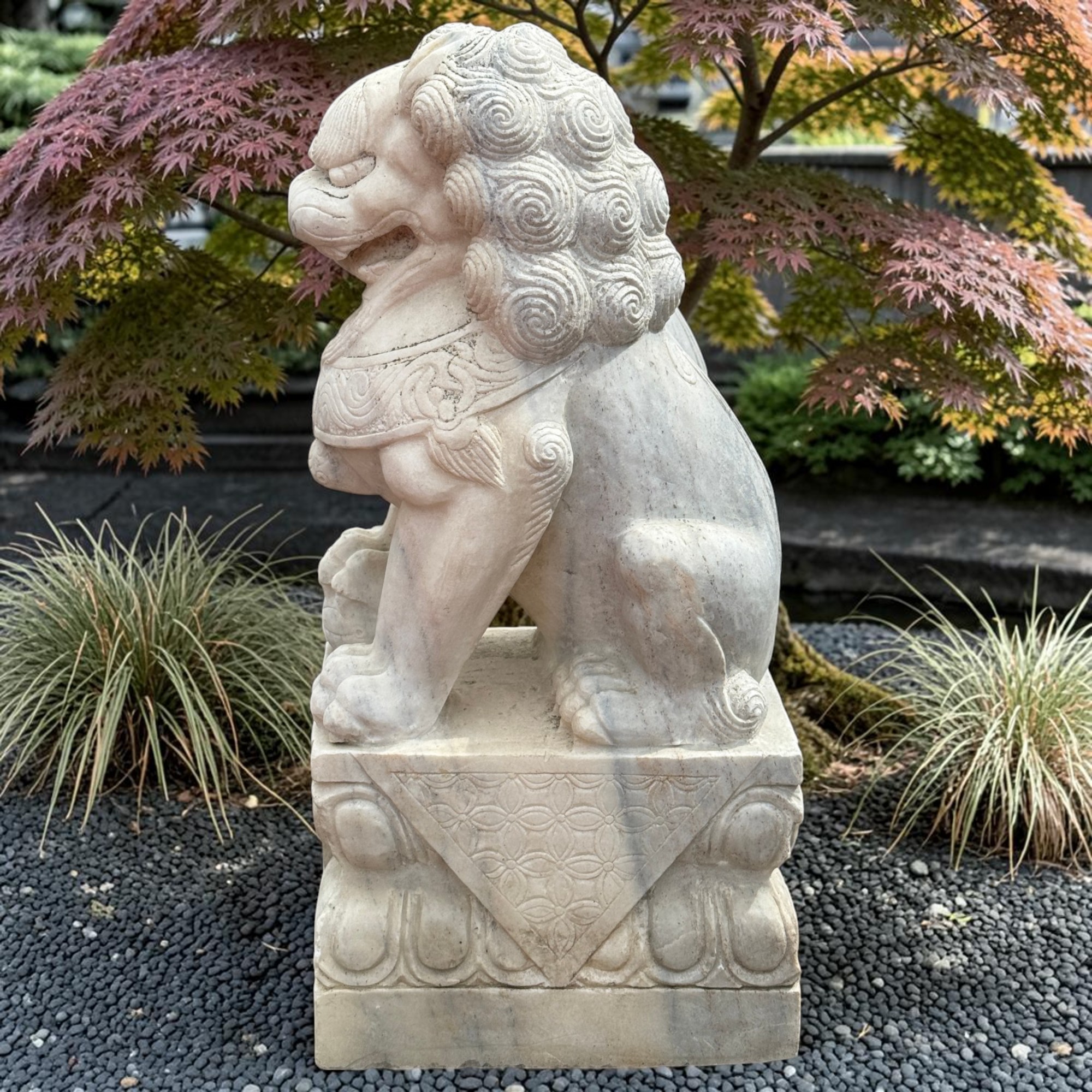 Wächterlöwen Marmorstein Paar 86 cm – Große Chinesische Fu Löwen alt