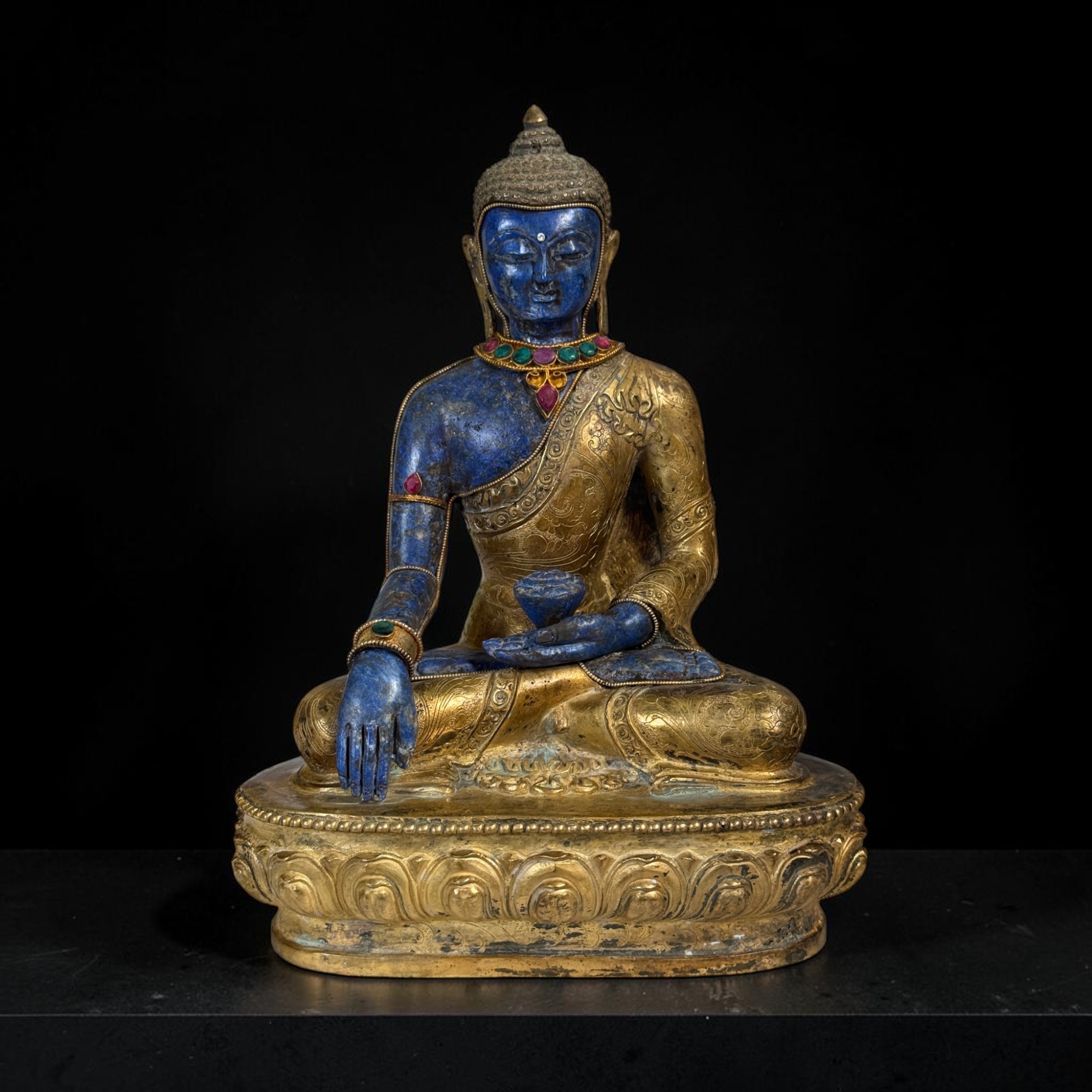 Siddharta Gautama Buddha Statue vergoldete Bronze mit Lapis Lazuli Nepal