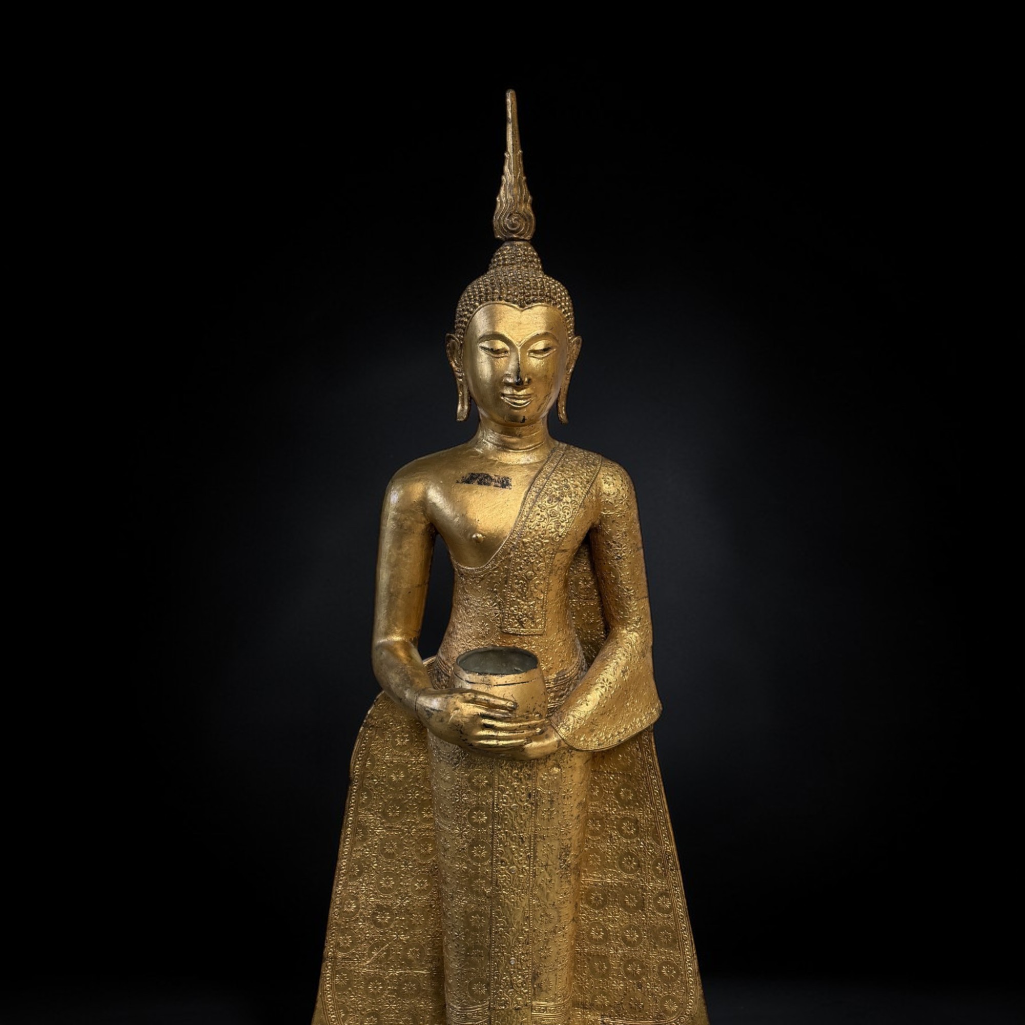 Alte Bronze-Statue: Wochentagsbuddha Mittwoch mit Almosenschale – 135 cm