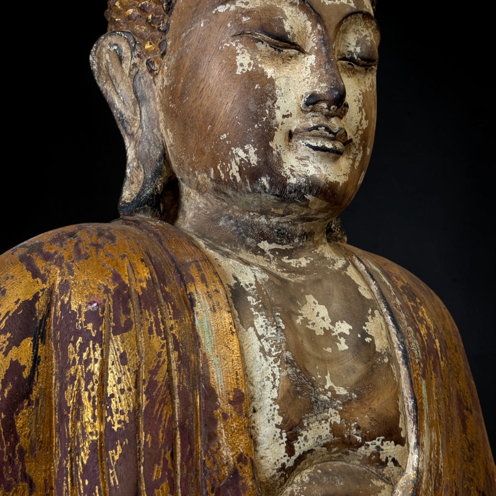 Massiver Suarholz Buddha Meditierend – Handarbeit & Vintage-Look (63 cm)