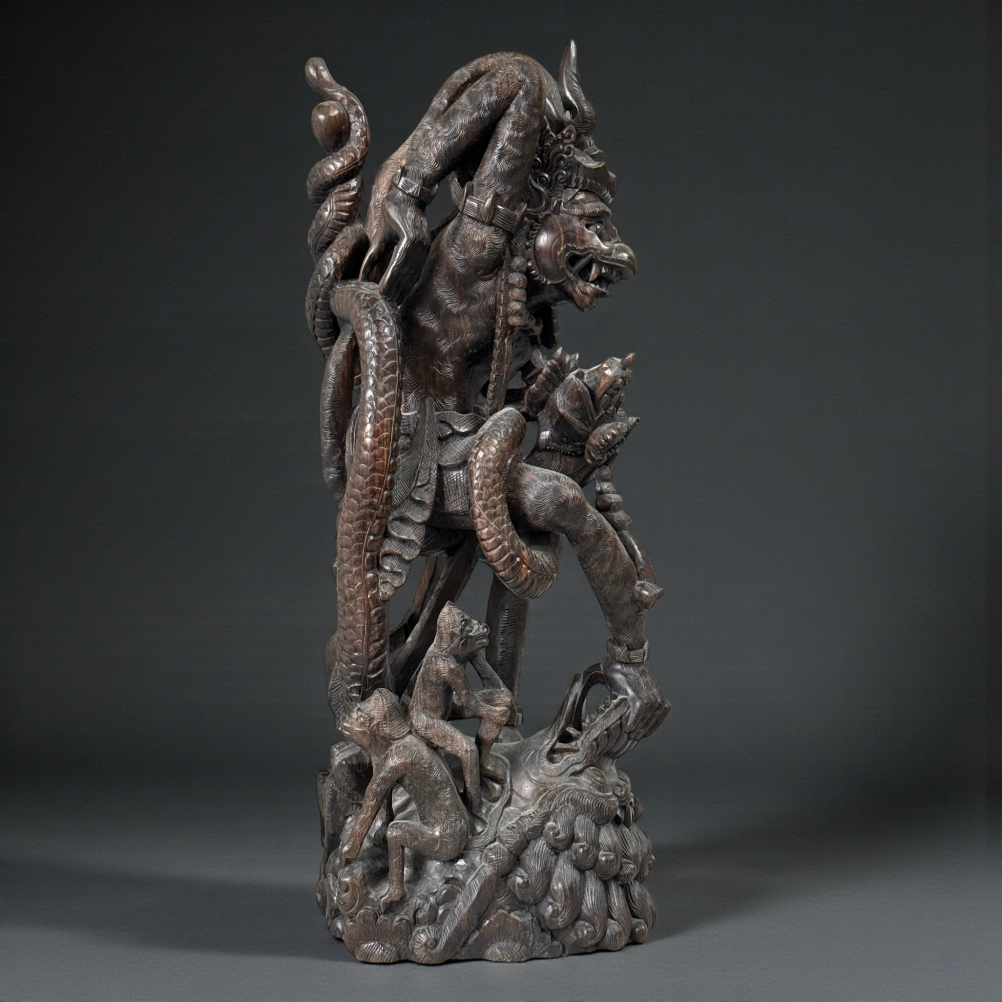 Alte Bali Hanuman Holz Figur Naga: Balinesische Ramayana Skulptur 58cm