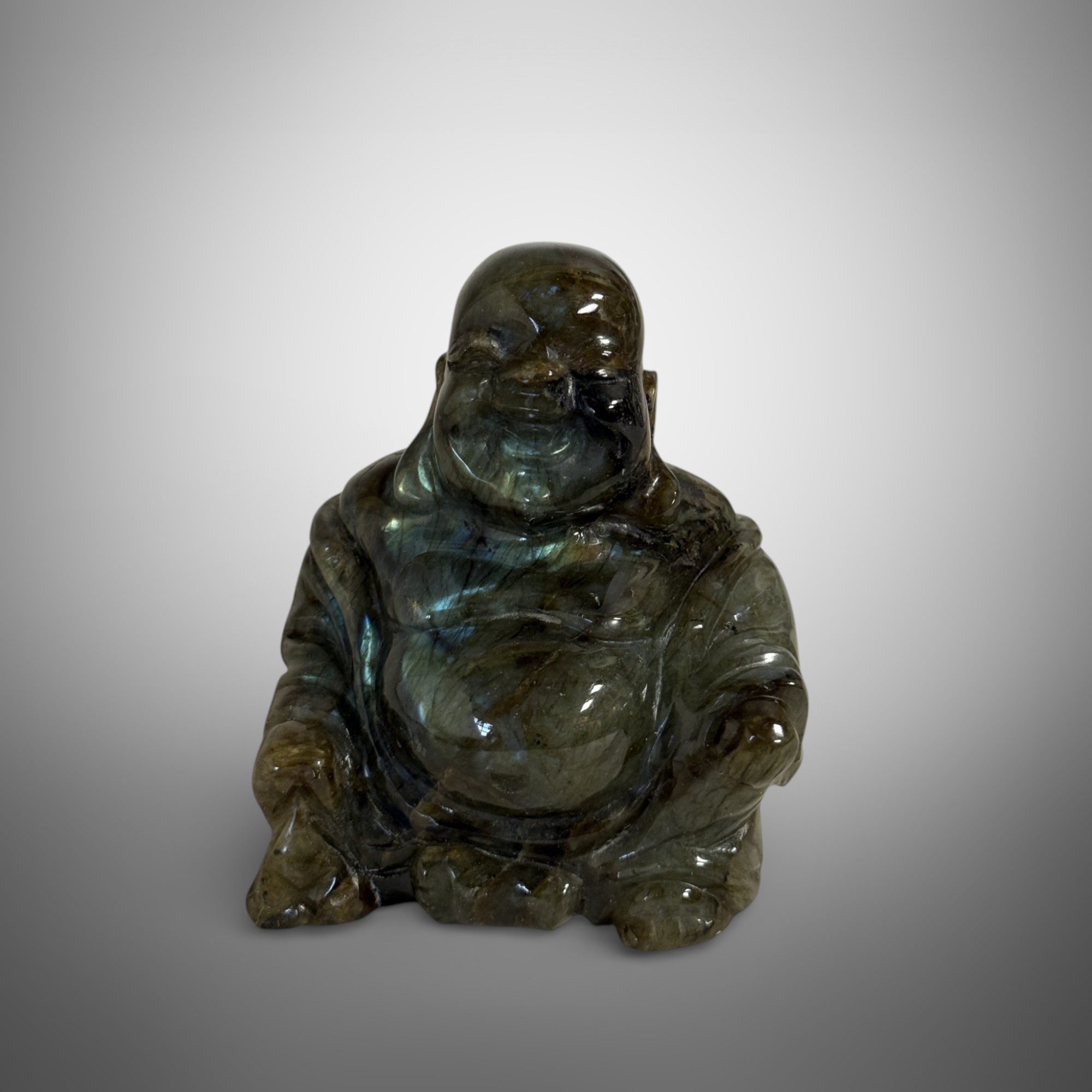 Happy Budai aus Labradorit – Glücksbuddha Edelstein Skulptur
