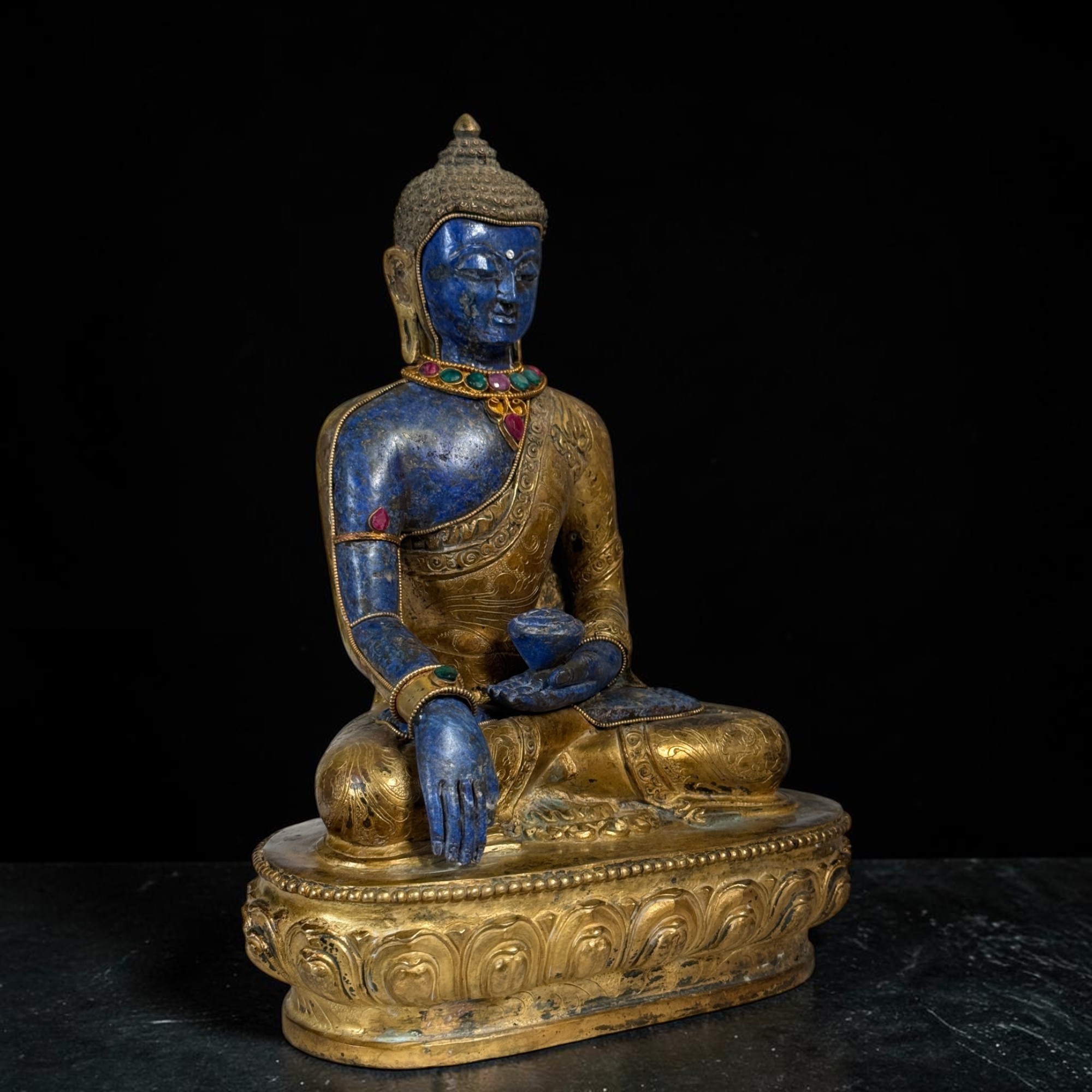 Siddharta Gautama Buddha Statue vergoldete Bronze mit Lapis Lazuli Nepal