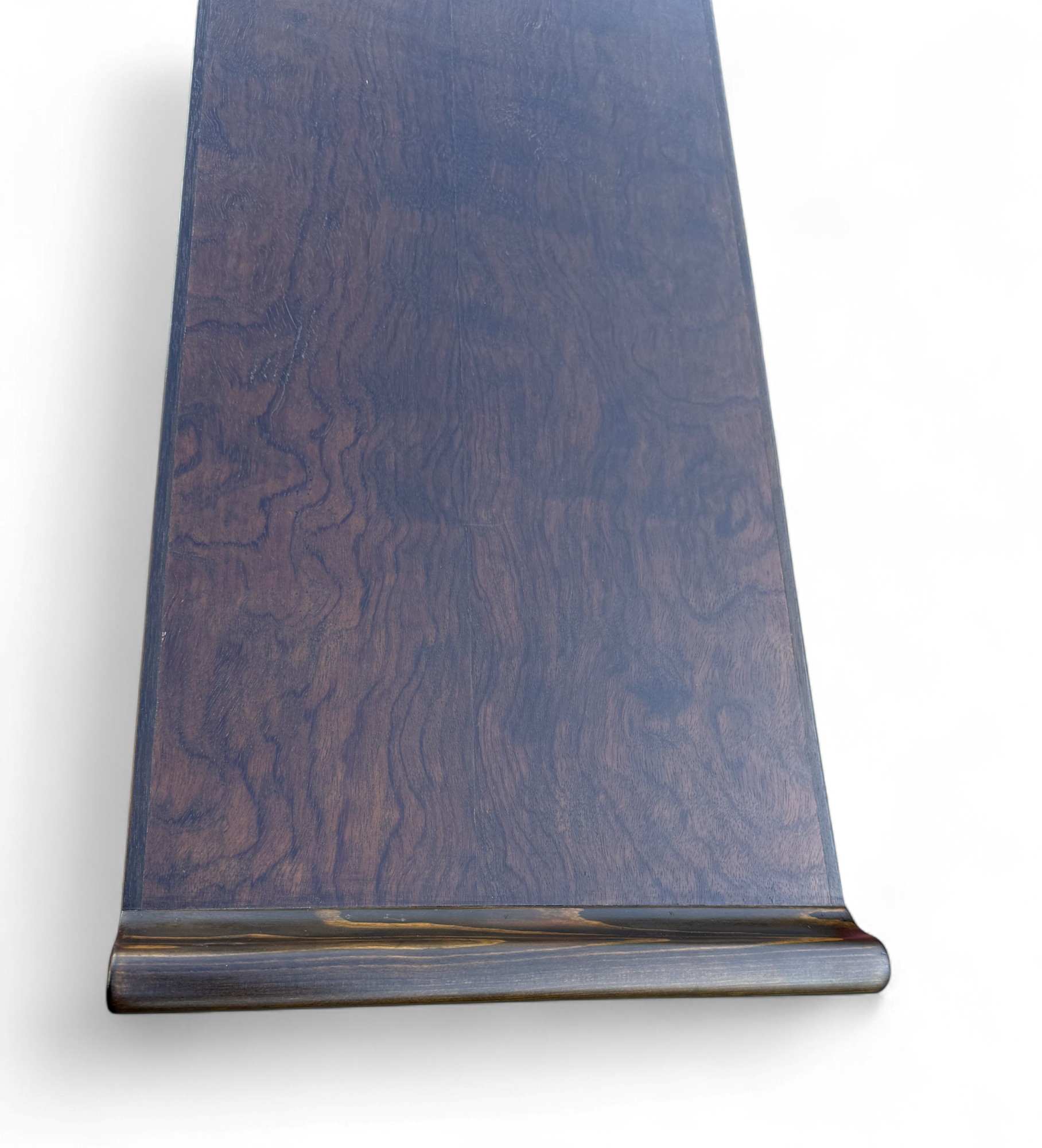 Chinesischer Schuhschrank mit Glückssymbolen – Holz, Messingbeschläge