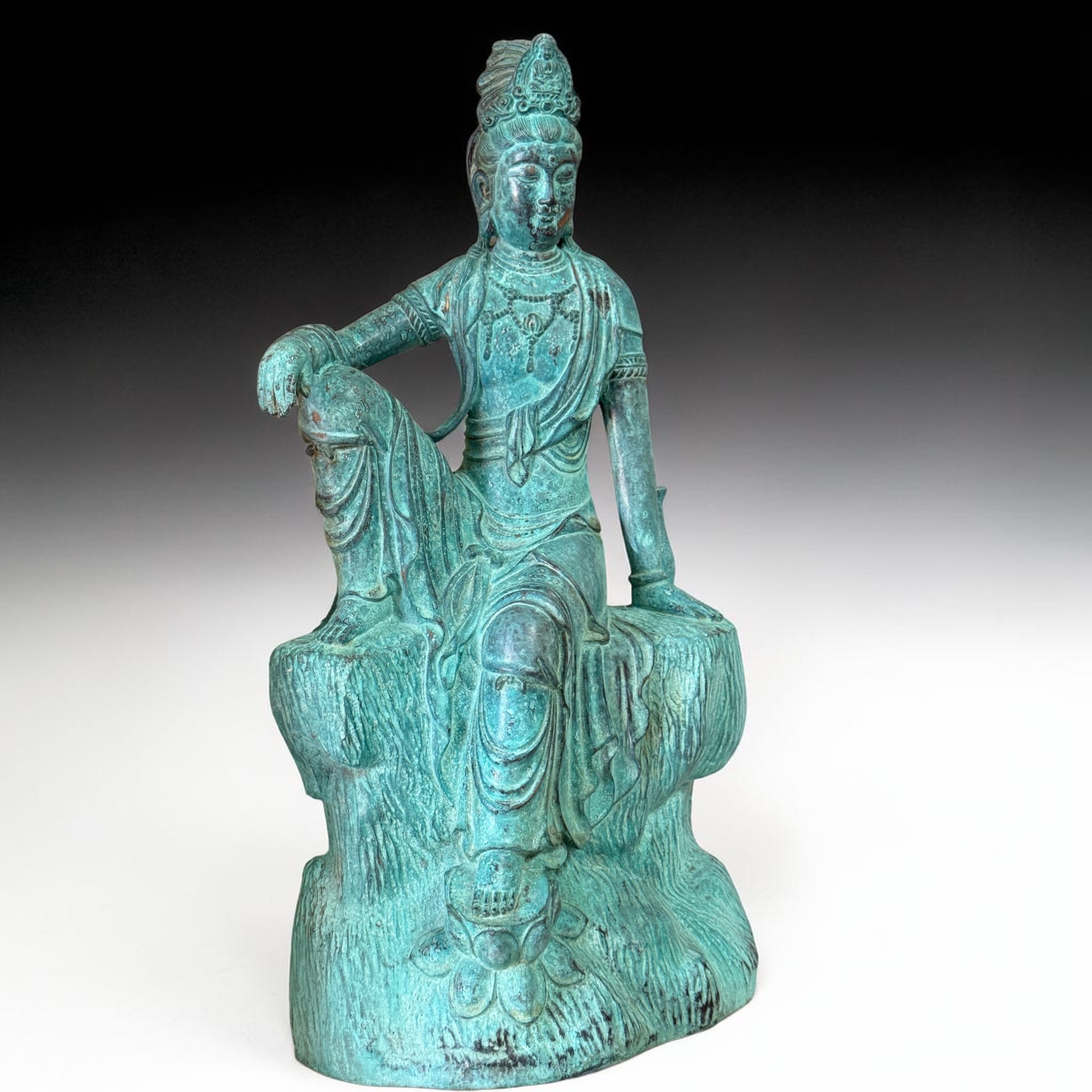 Alte Guanyin Bronze Figur – Bodhisattva des Mitgefühls China (ca. 30-40 J.)