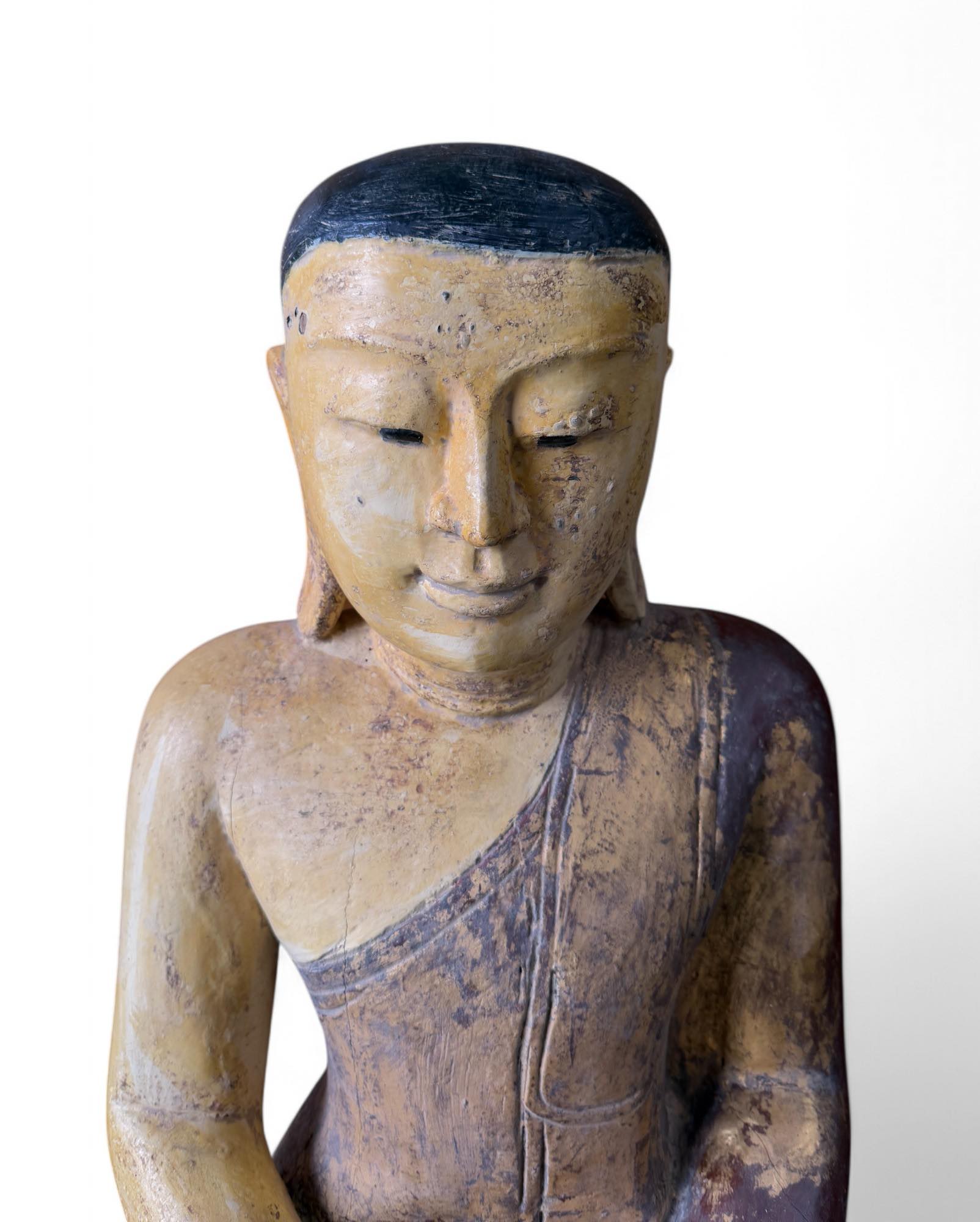 Sariputta-Mönch-Skulptur aus Holz, Burma 90 cm groß Sariputta-Mönch-Skulptur aus Holz, Burma 90 cm groß