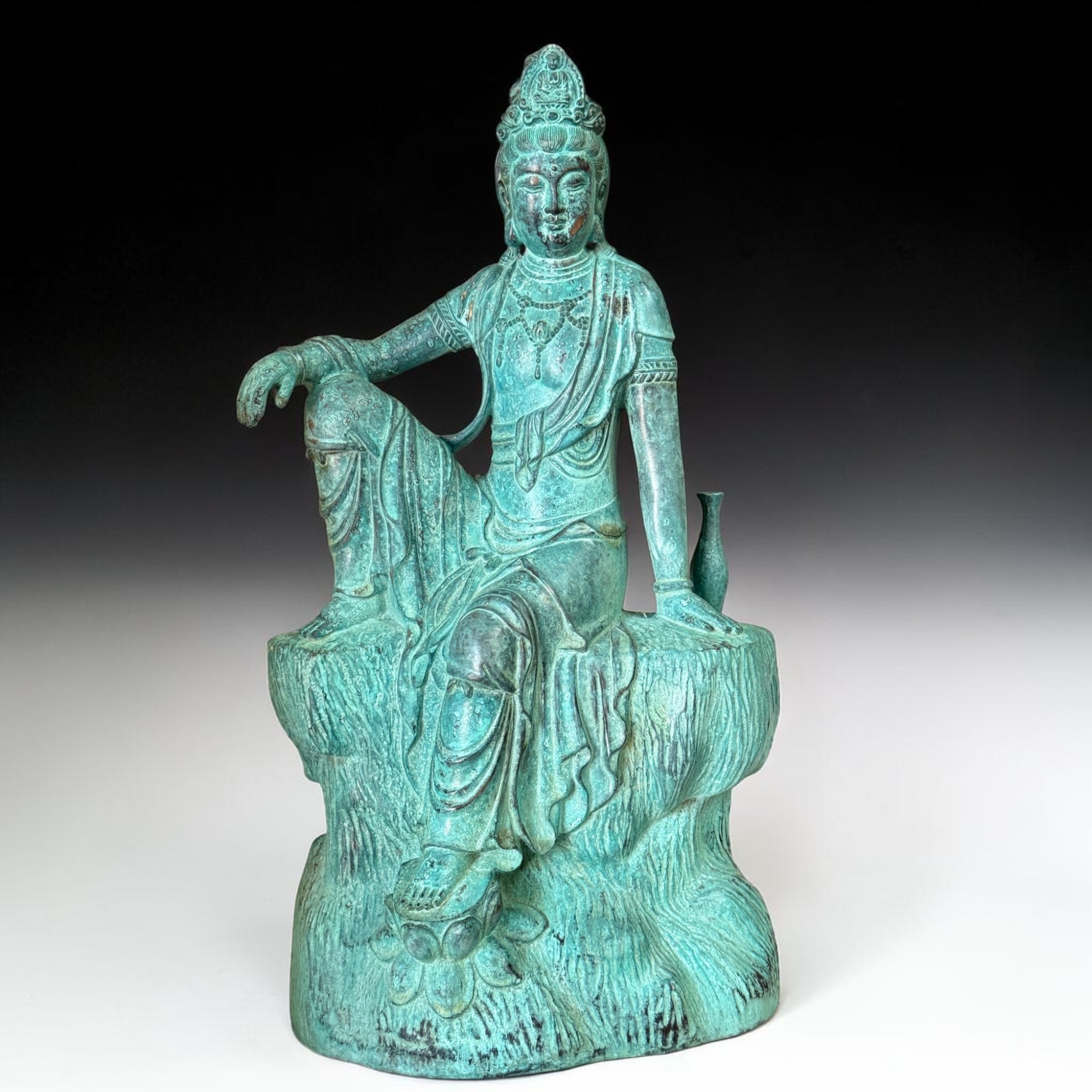 Alte Guanyin Bronze Figur – Bodhisattva des Mitgefühls China (ca. 30-40 J.)