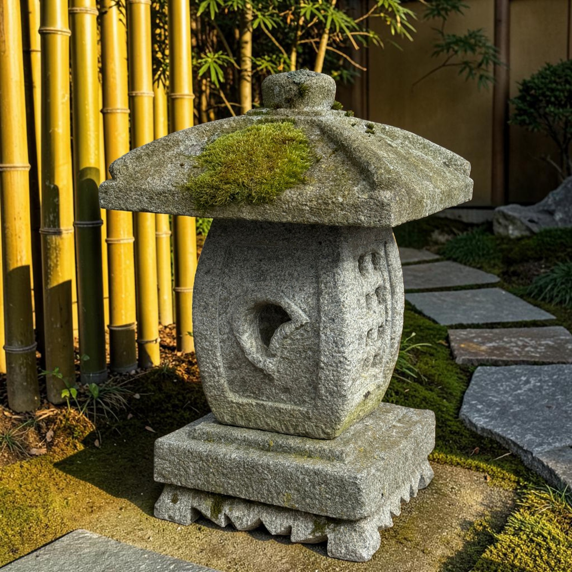 Alte Japanische Steinlaterne Granit 62cm - Ikekomi-Stil - Bemoost & Frostfest