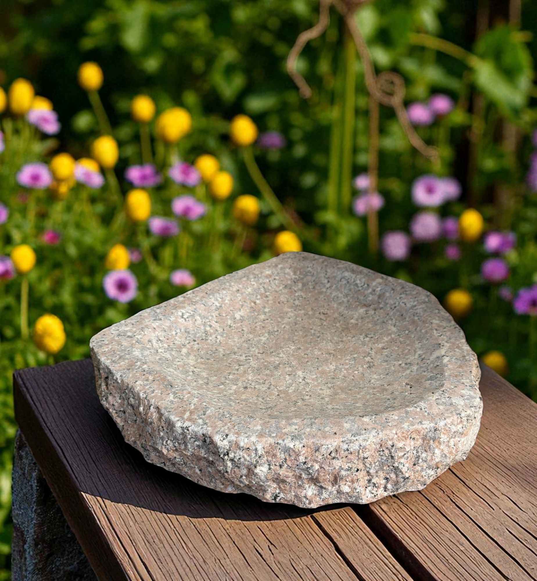 Naturstein Insektenbad aus Granit – Robuste Tränke für Bienen & Schmetterlinge im Garten