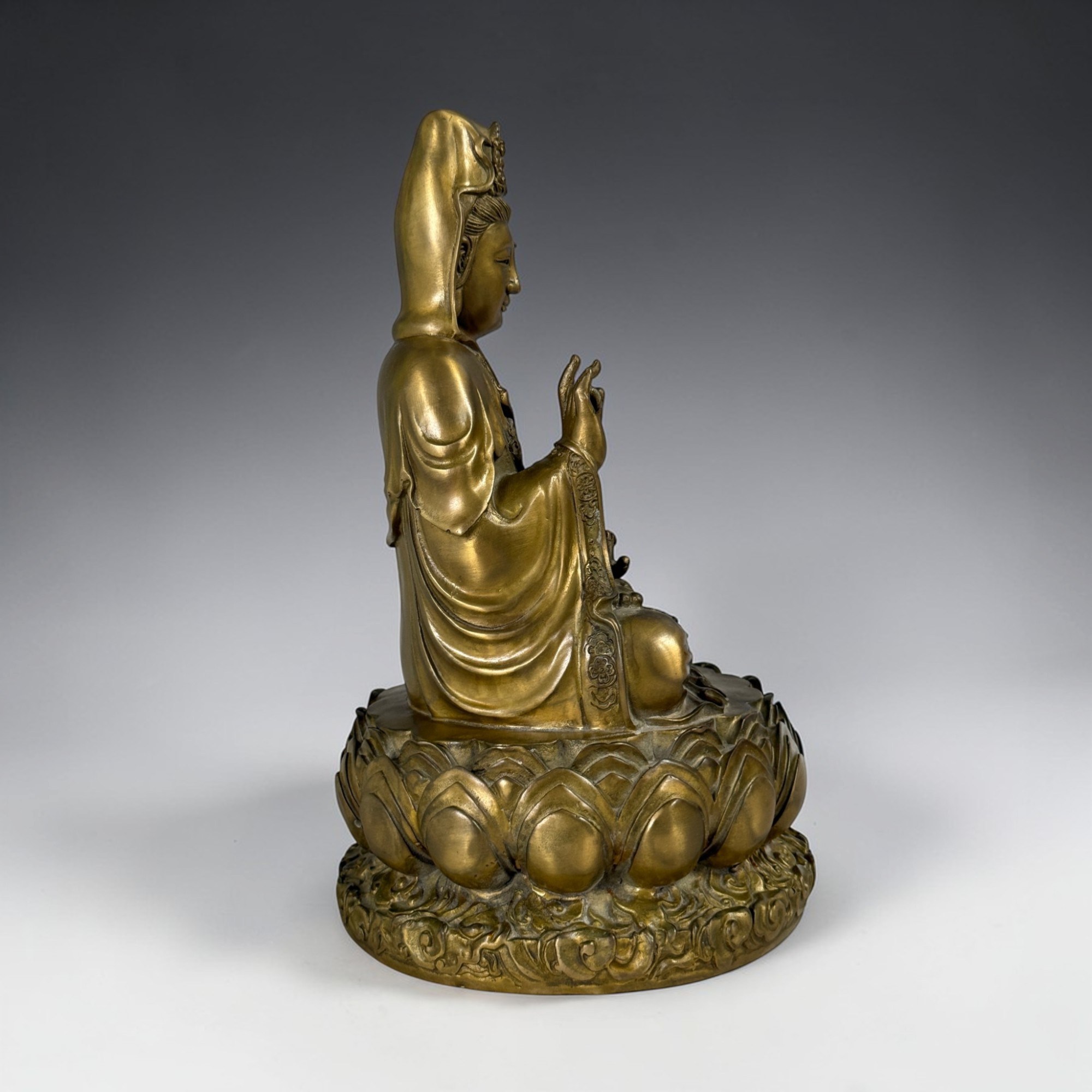 Guan Yin Bronze Figur 29cm China Statue Buch der Weisheit Alte Sammlungsstück