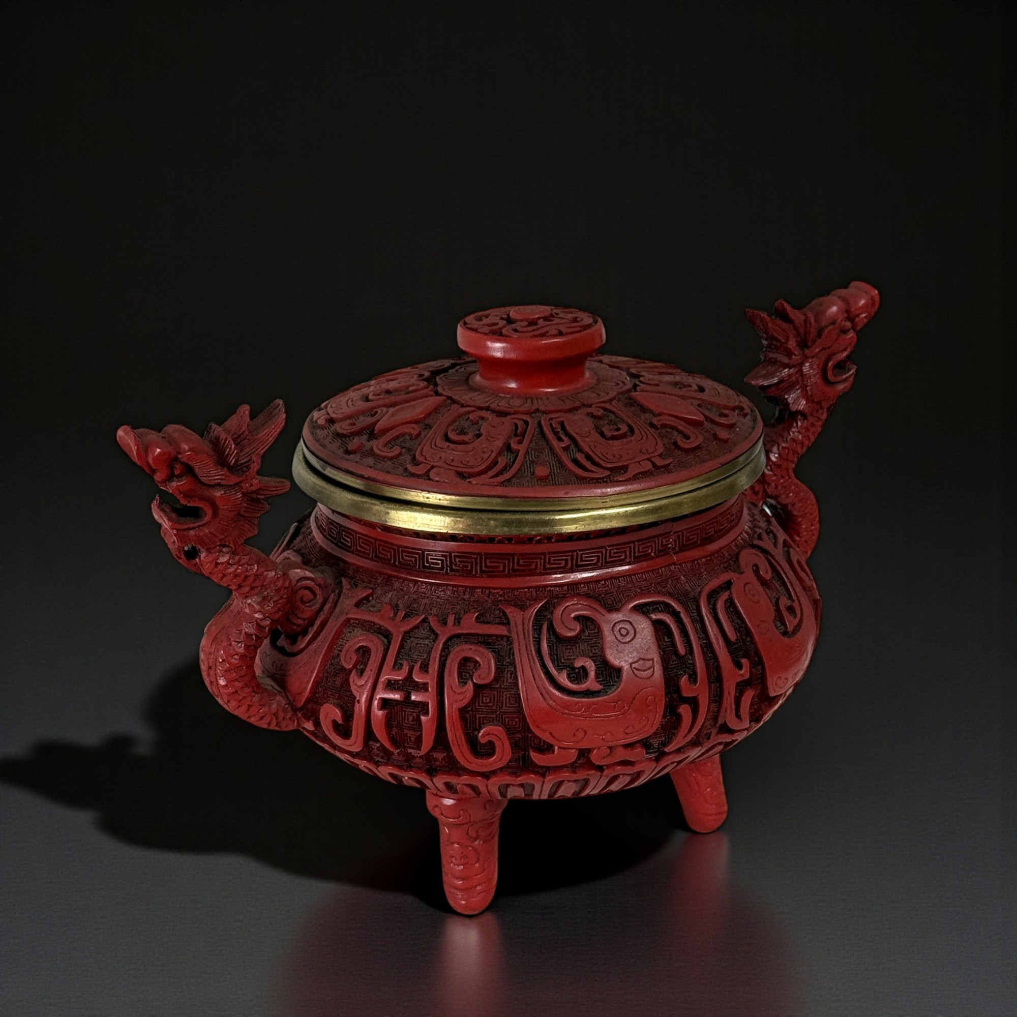 Räuchergefäß aus China mit Drachen Henkeln - Lackarbeit