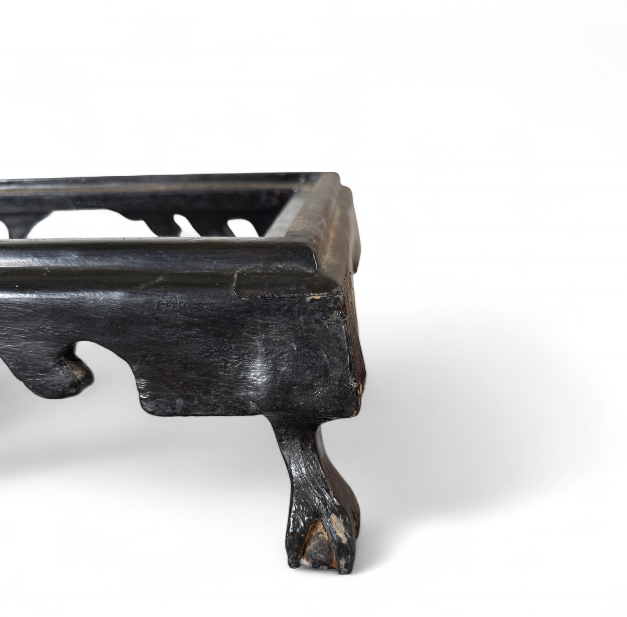 Burmesische Mönchstruhe aus Holz mit Lackmalerei – ca. 80–100 Jahre alt