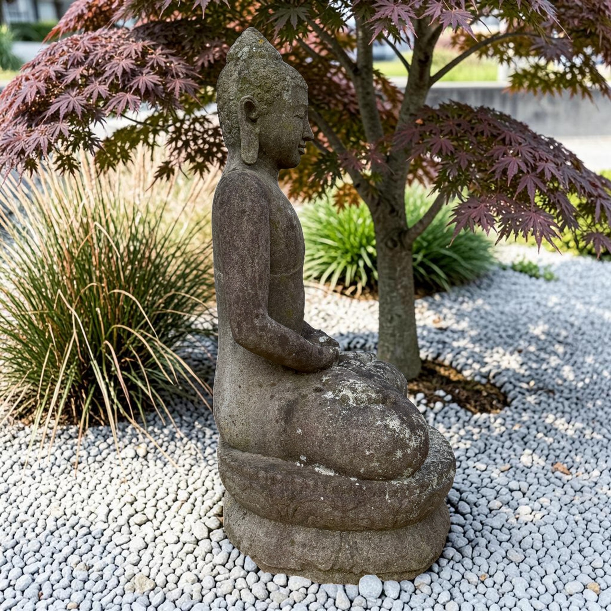 Flussstein Buddha Statue Java Borobudur Stil – Handgeschlagene Steinfigur 81 cm