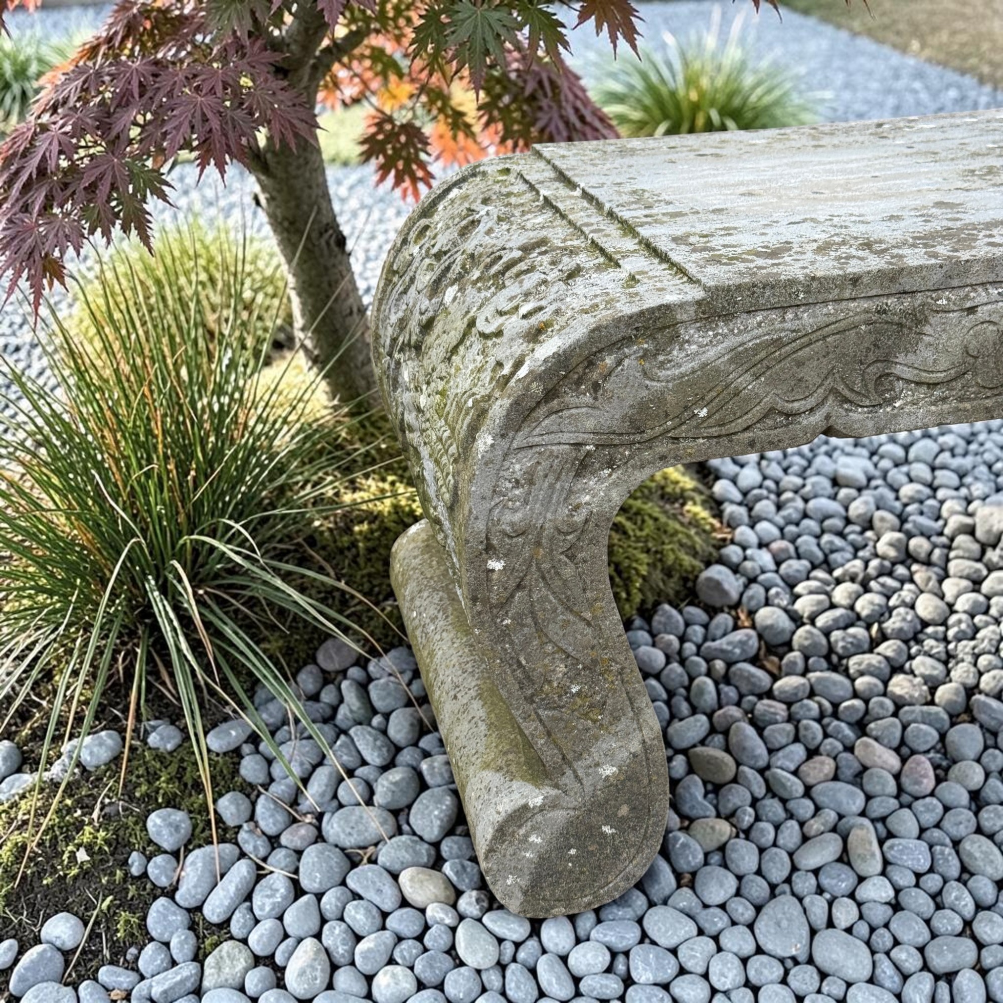 Bluestone Opiumbank mit Phönix-Relief – Alte Naturstein Gartenbank 120 cm