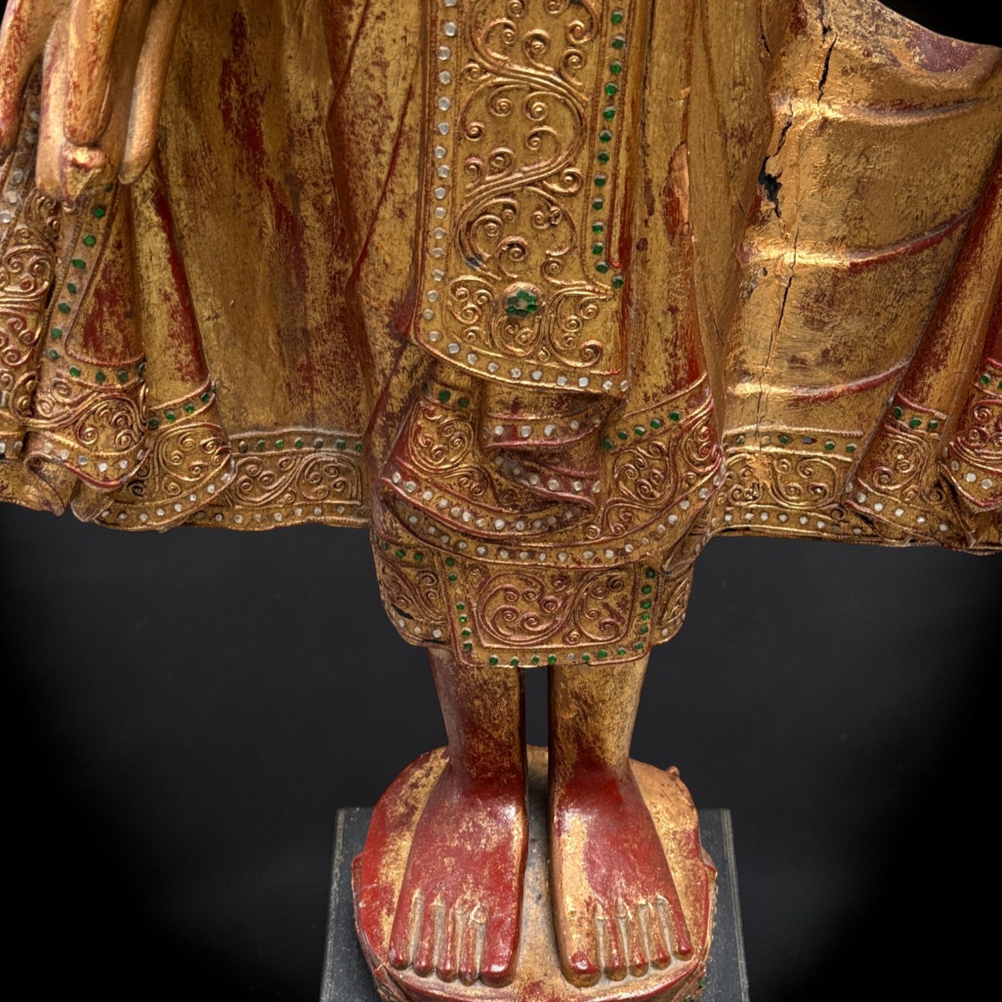 Großer thailändischer Buddha – 140 cm, Holz blattvergoldet, ca. 70-90 J. alt