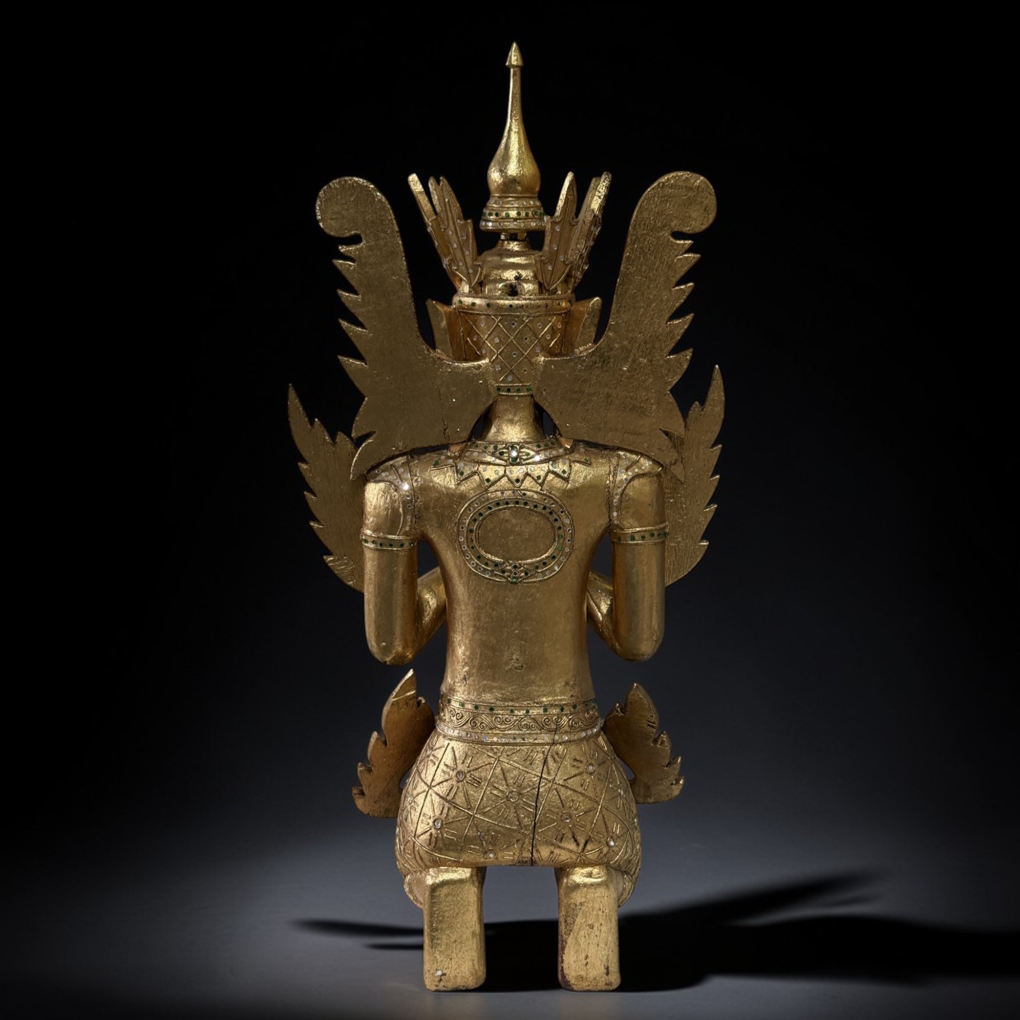 Prachtvoller Teppanom Tempelwächter aus Thailand – 95 cm Holzfigur mit Blattgold