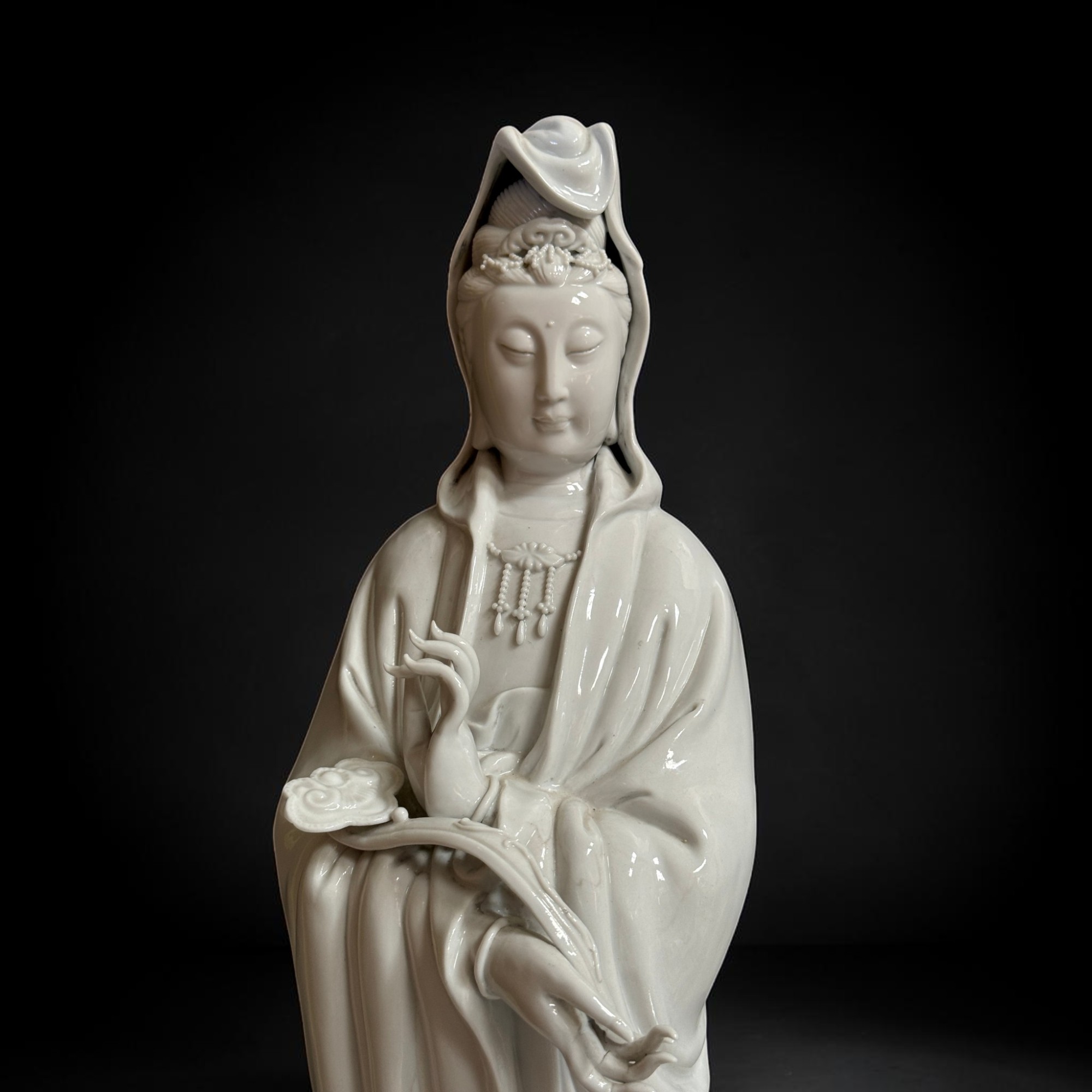 Alte Guanyin Skulptur Dehua Porzellan Blanc de Chine 63cm