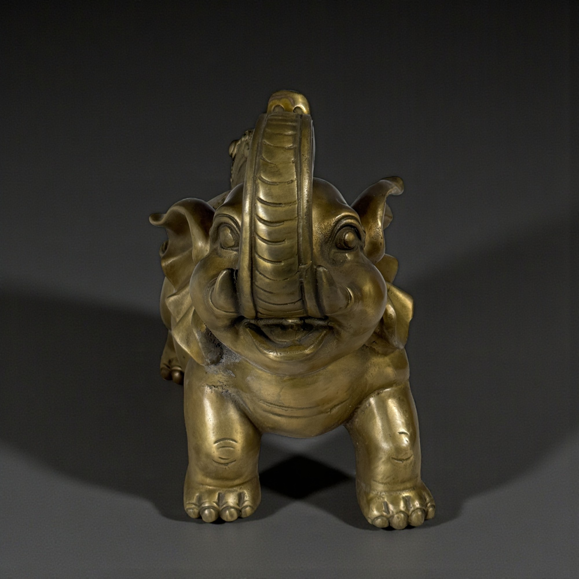 Glücksbringender Elefant aus Bronze mit Rüssel nach Oben
