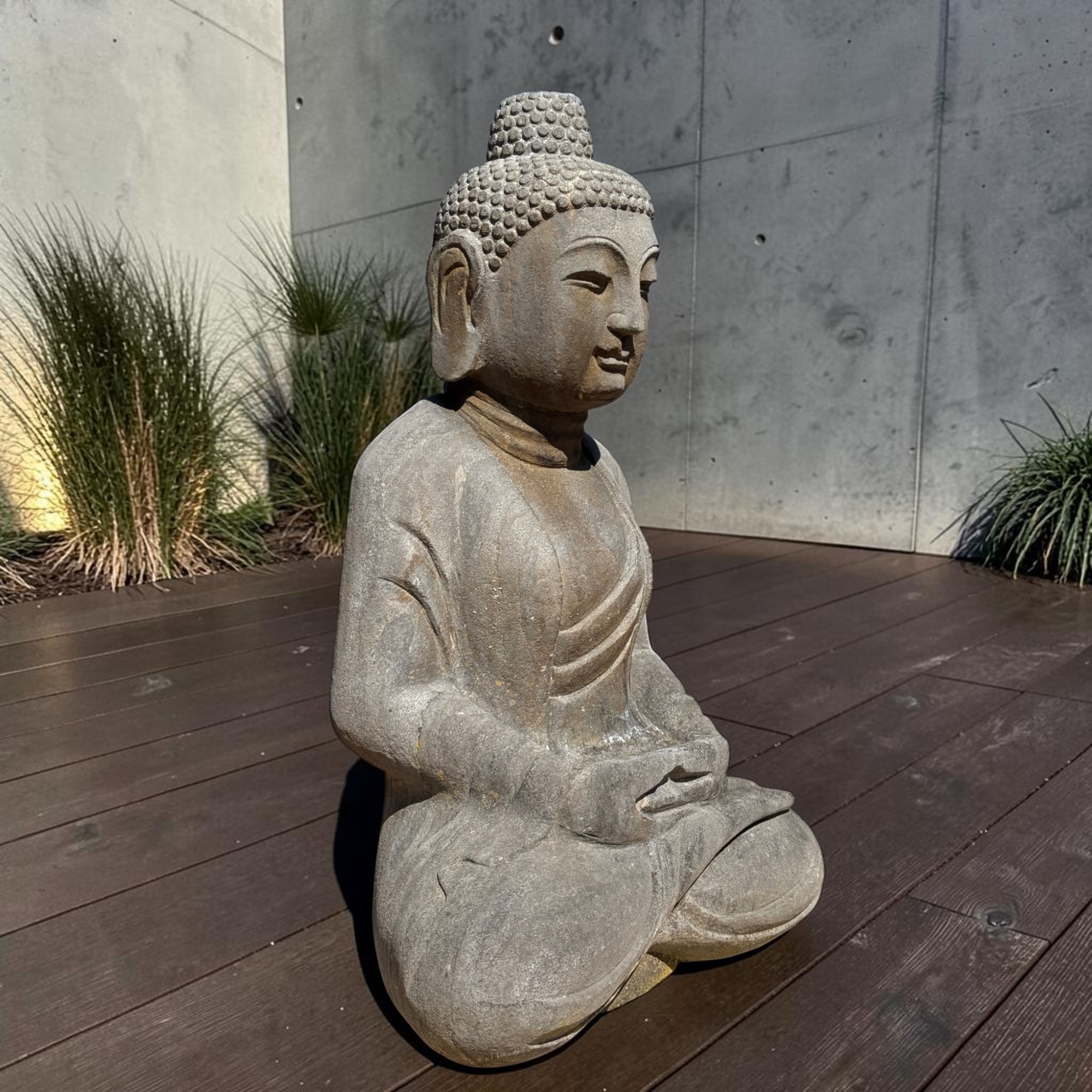 Gartenbuddha Amitabha 61cm Naturstein - Frostfest Garten Figur Stein - alt