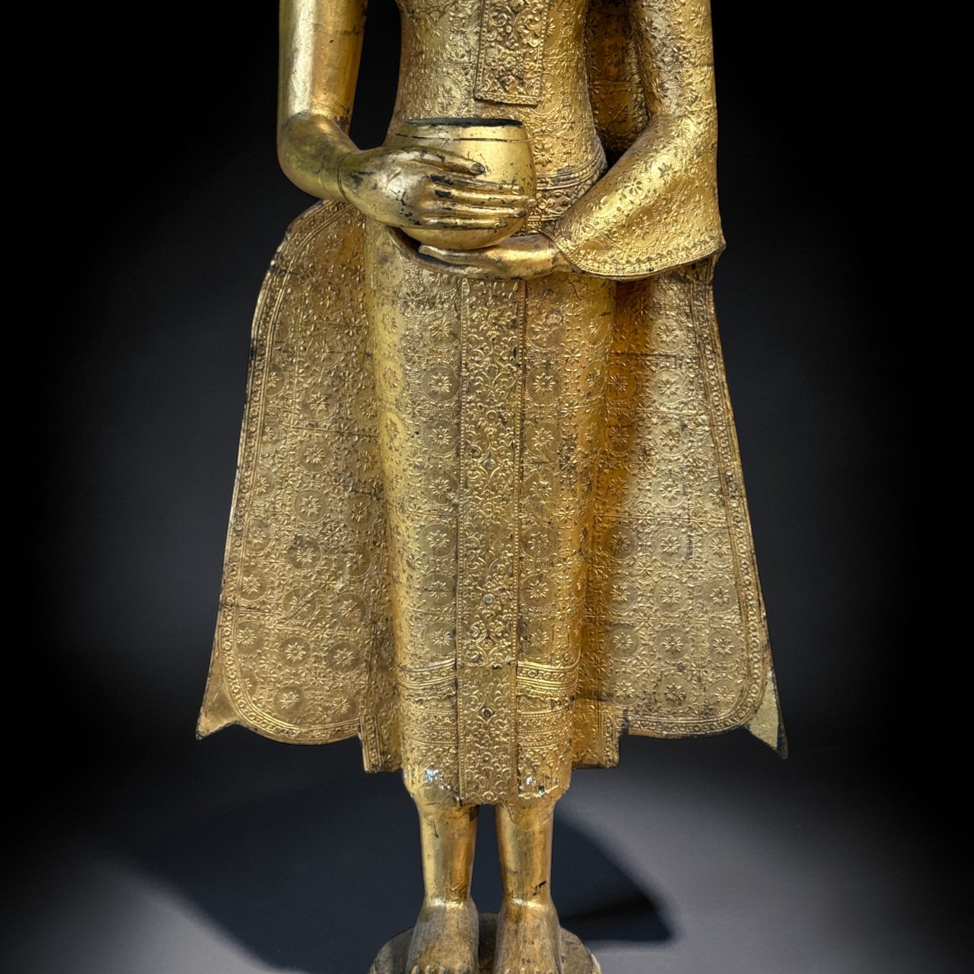 Alte Bronze-Statue: Wochentagsbuddha Mittwoch mit Almosenschale – 135 cm