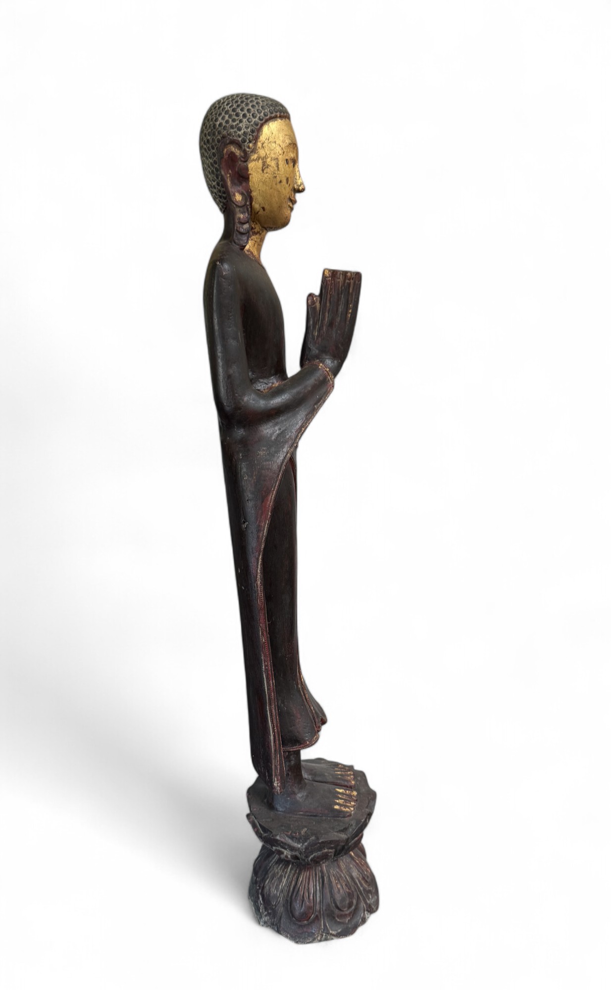 Buddha Adorant aus Burma – Teakholz, ca. 1900, vergoldet, 90 cm