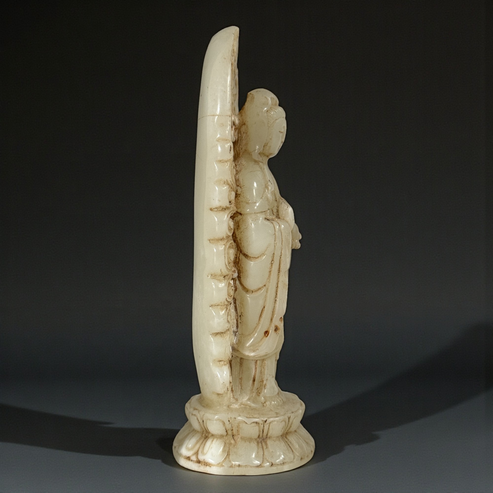 Guanyin Skulptur aus Hetian Jade - China - 17 cm