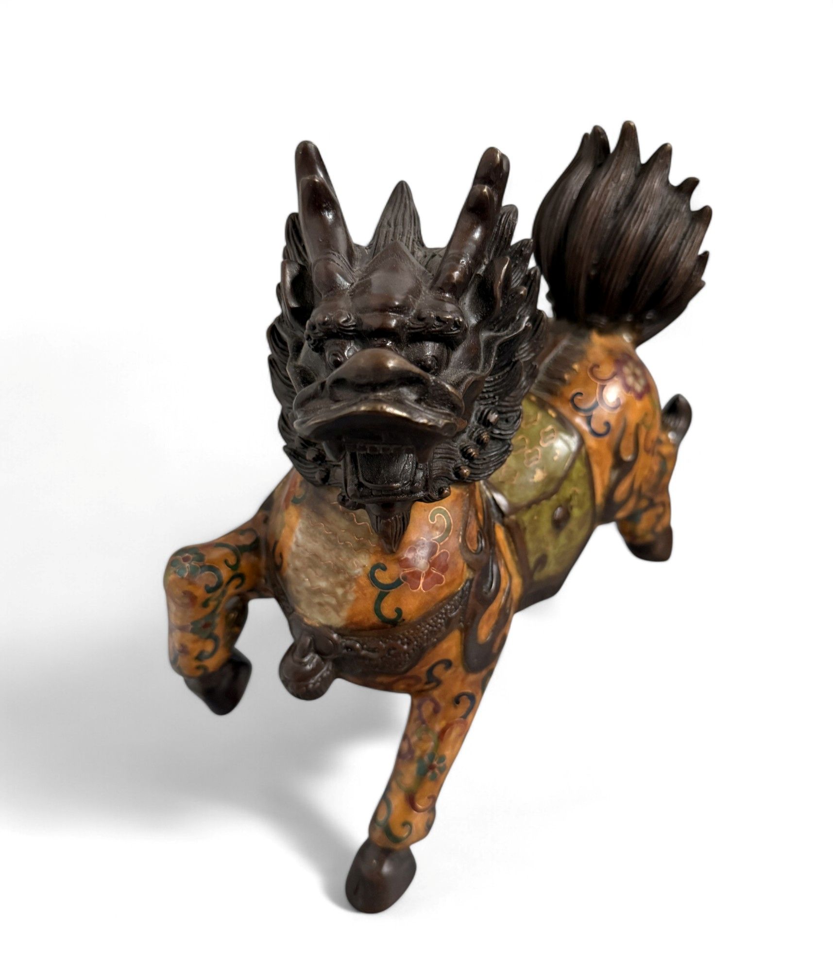 Chinesische Qilin Figuren aus Bronze / Cloisonne Skulpturen