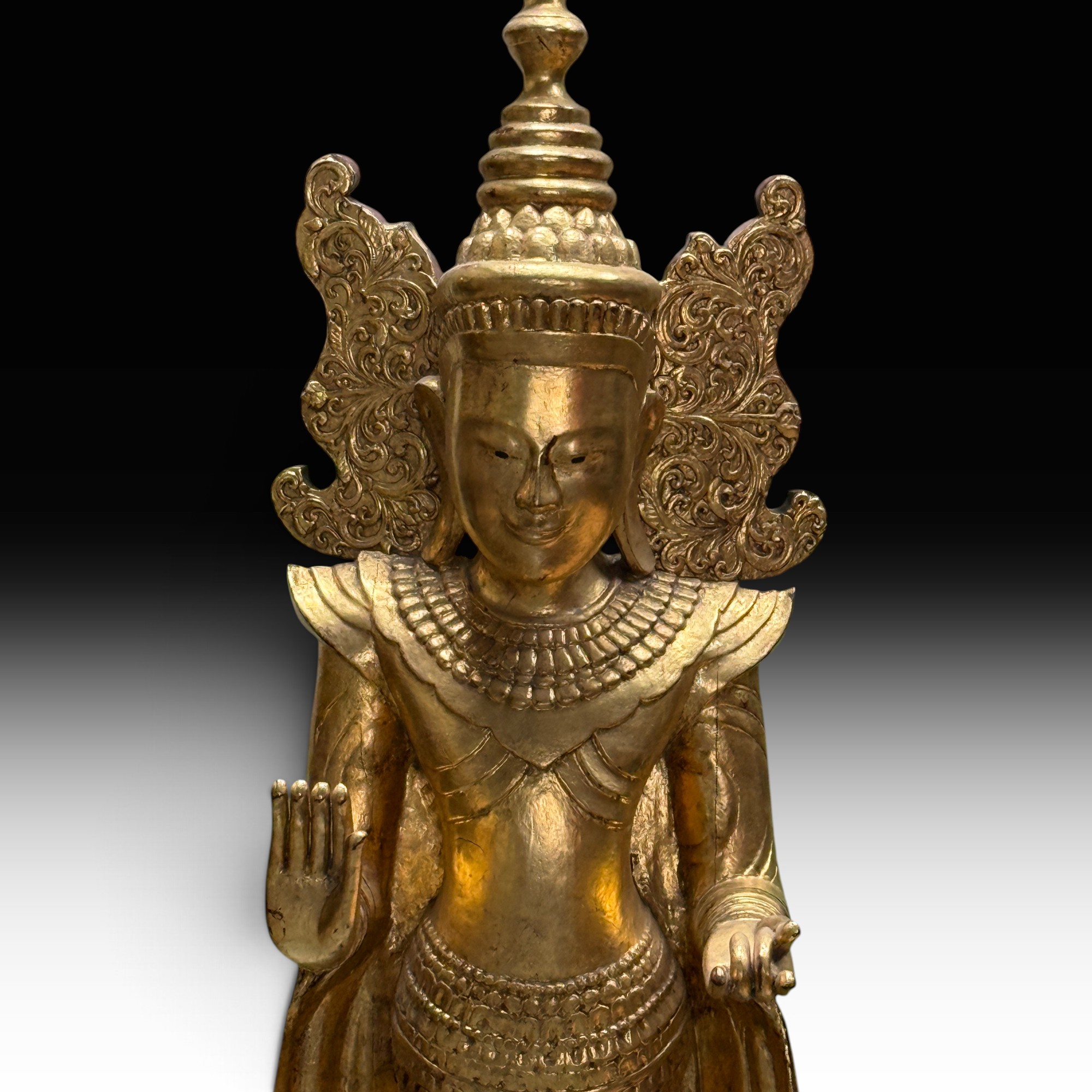 Alte Buddha Statue Teakholz Burma – Königsbuddha Jambupati vergoldet, 155 cm