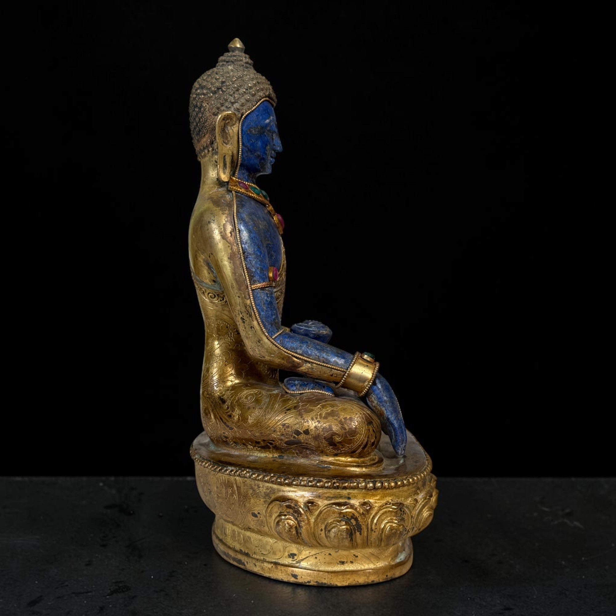 Siddharta Gautama Buddha Statue vergoldete Bronze mit Lapis Lazuli Nepal