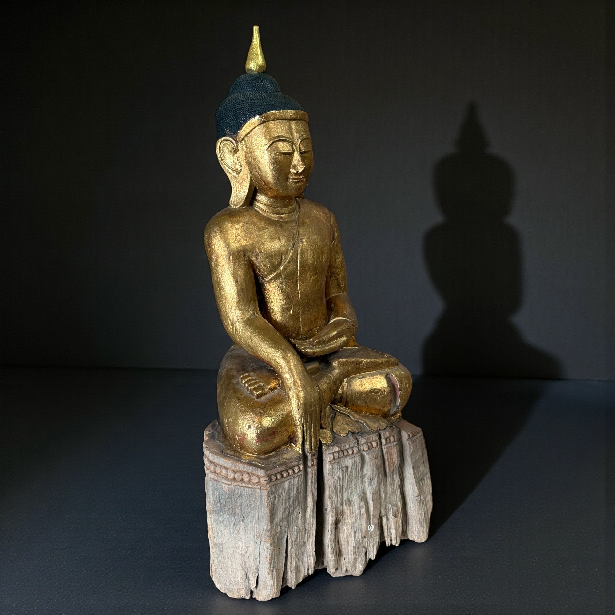 Alte thailändische Buddha Figur Teakholz Blattgold 84cm