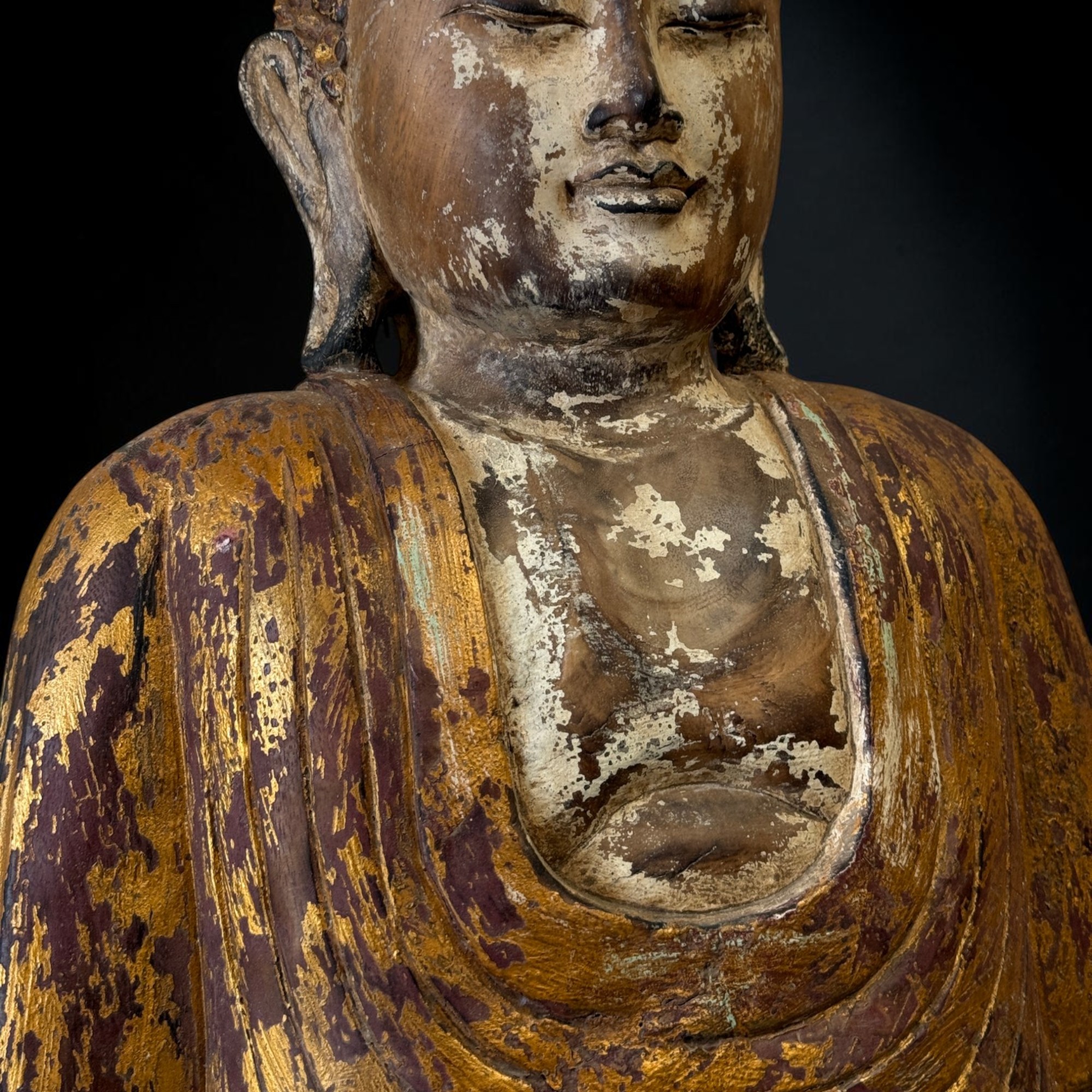 Massiver Suarholz Buddha Meditierend – Handarbeit & Vintage-Look (63 cm)