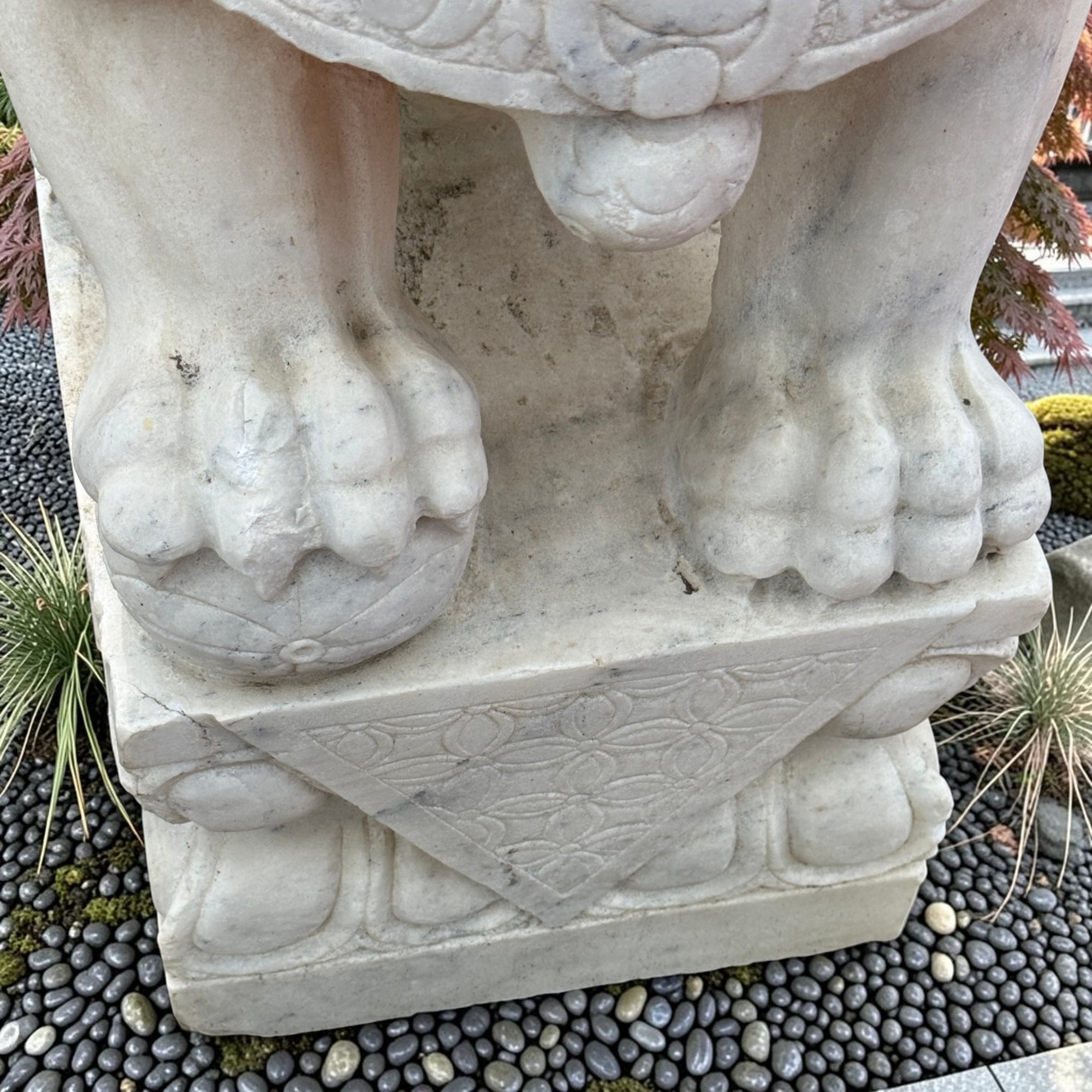 Wächterlöwen Marmorstein Paar 86 cm – Große Chinesische Fu Löwen alt