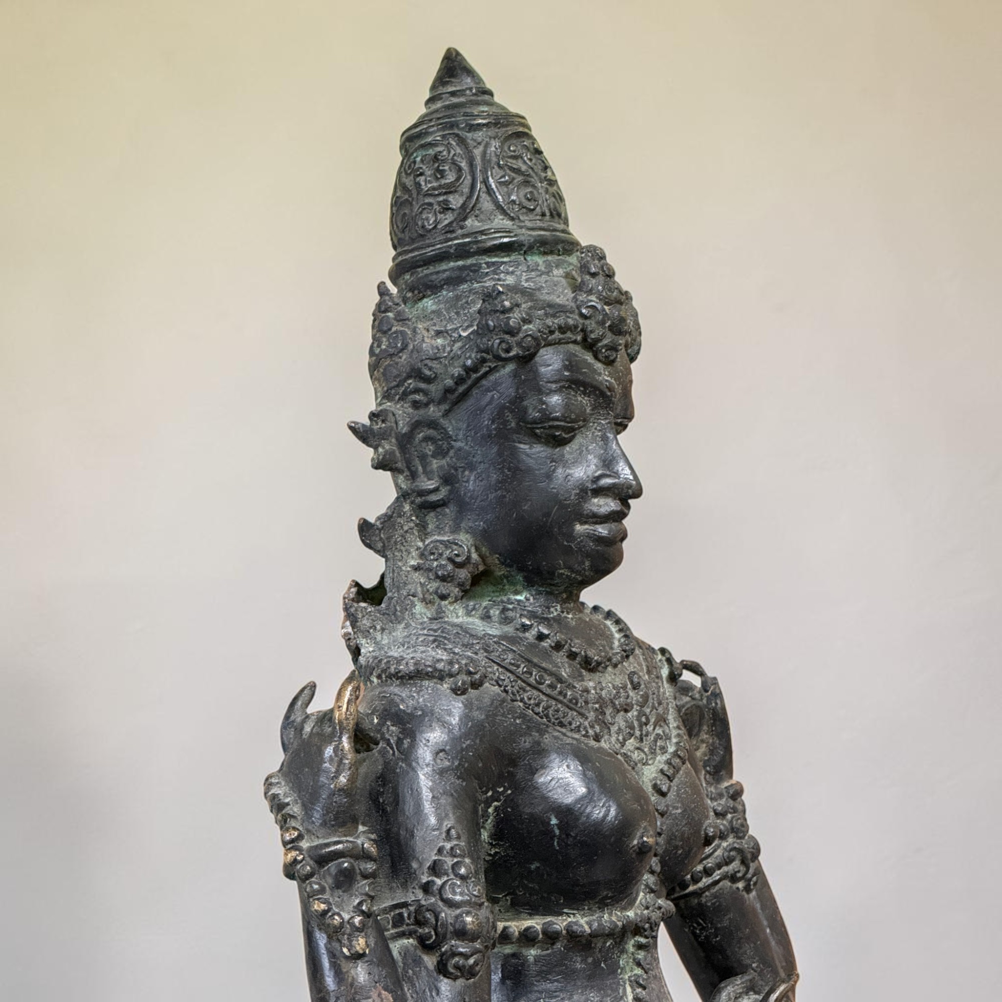 Indische Bronze Statue Devi Shakti im Chola Stil - 106 cm groß
