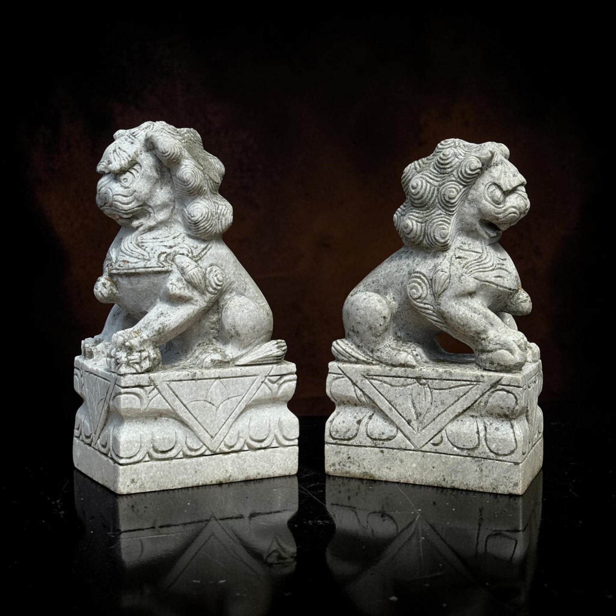 Chinesische Wächterlöwen aus Marmorstein - Alte Fudogs Garten Skulpturen