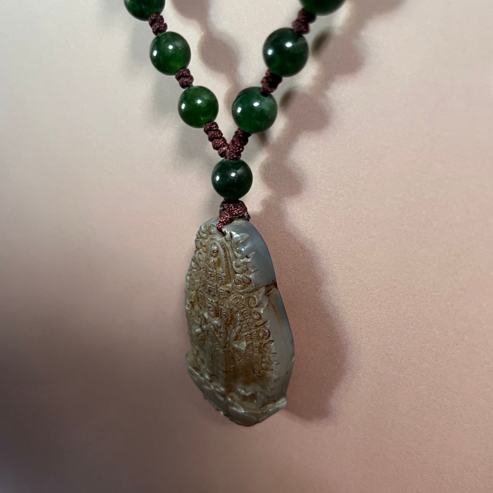 Chenrezig Figur Achatstein - Halskette, Jade