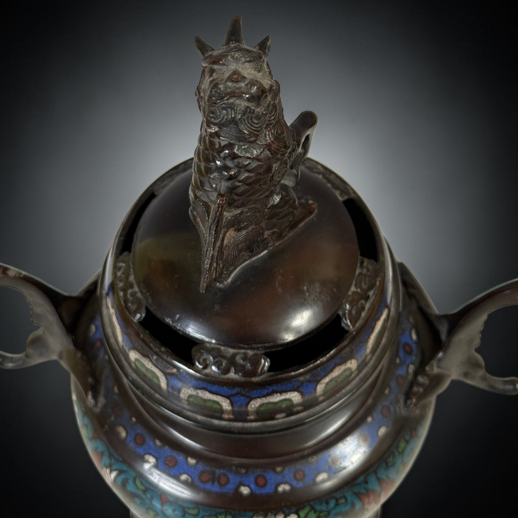 Altes chinesisches Räuchergefäß aus Bronze & Cloisonne mit Wächterlöwe