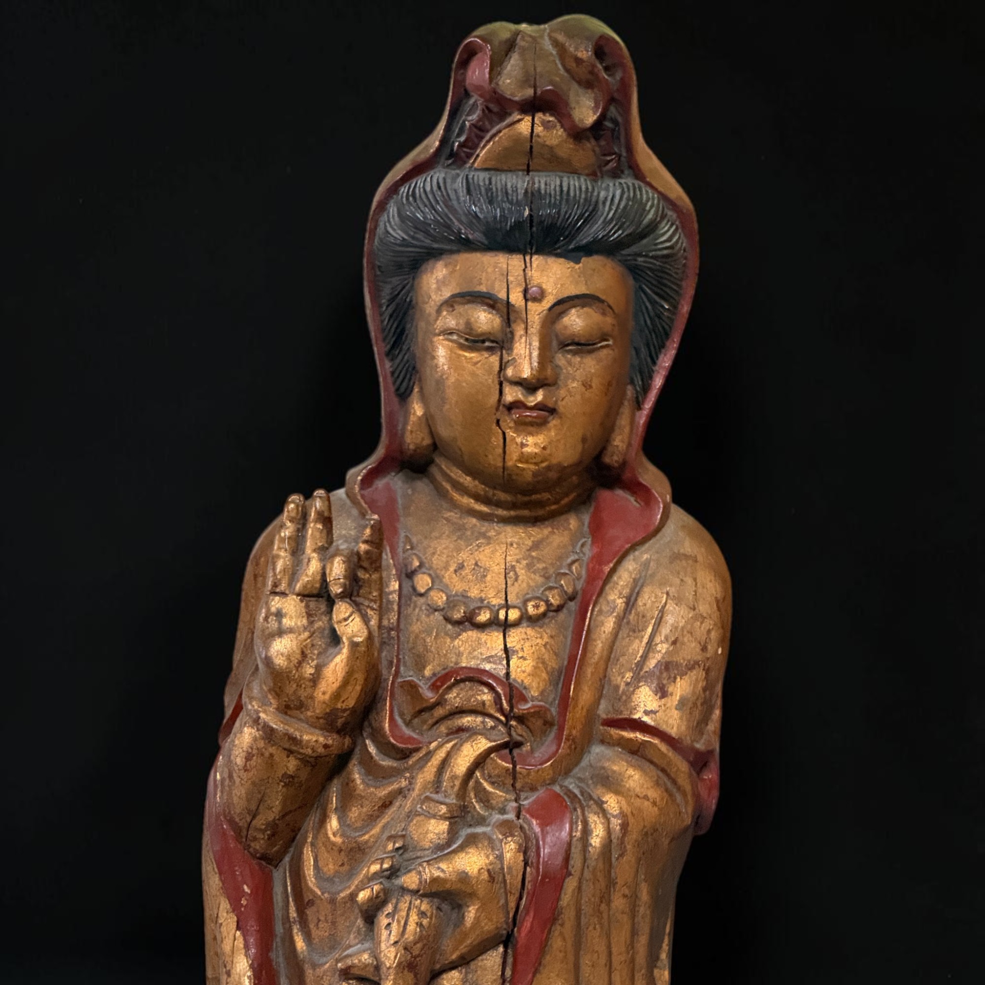 Guanyin Bodhisattva Holzskulptur, China wohl 19. Jh., polychrom vergoldet, 98 cm