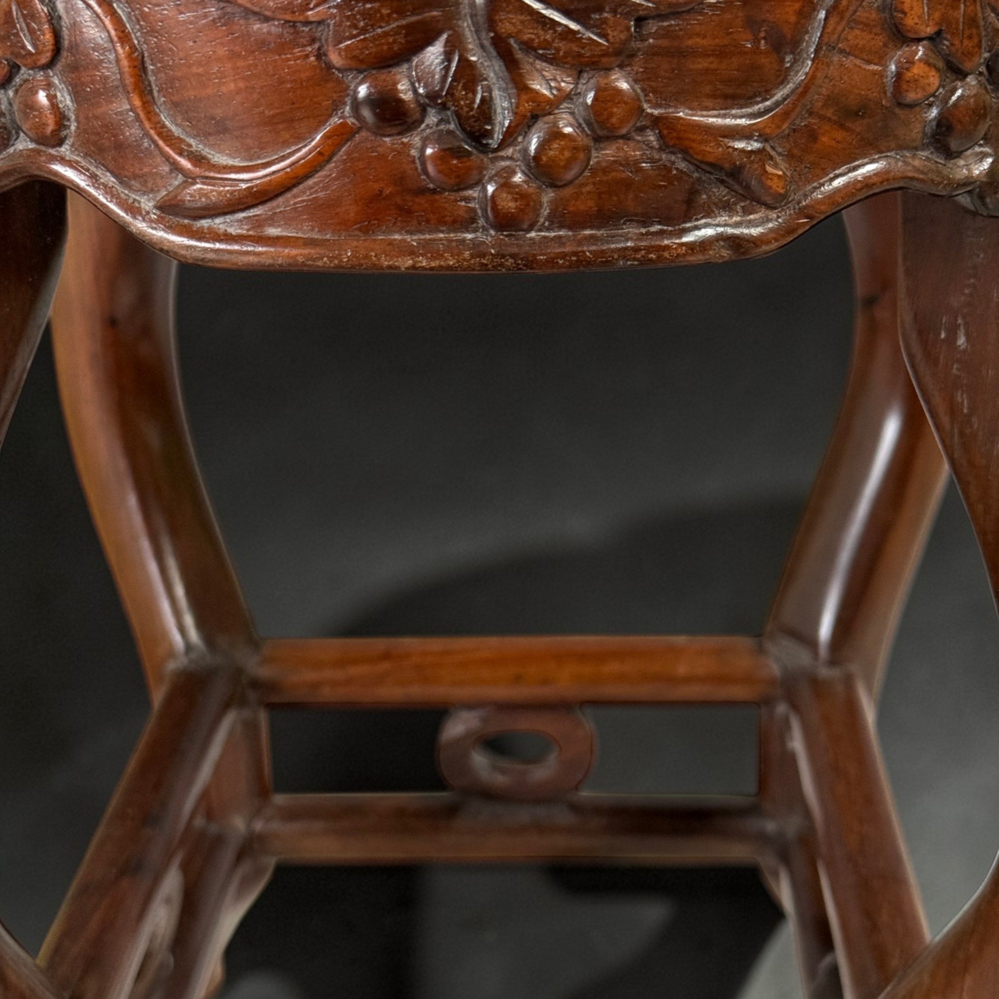 Chinesischer Beistelltisch Ulmenholz mit Marmorplatte – 45 cm