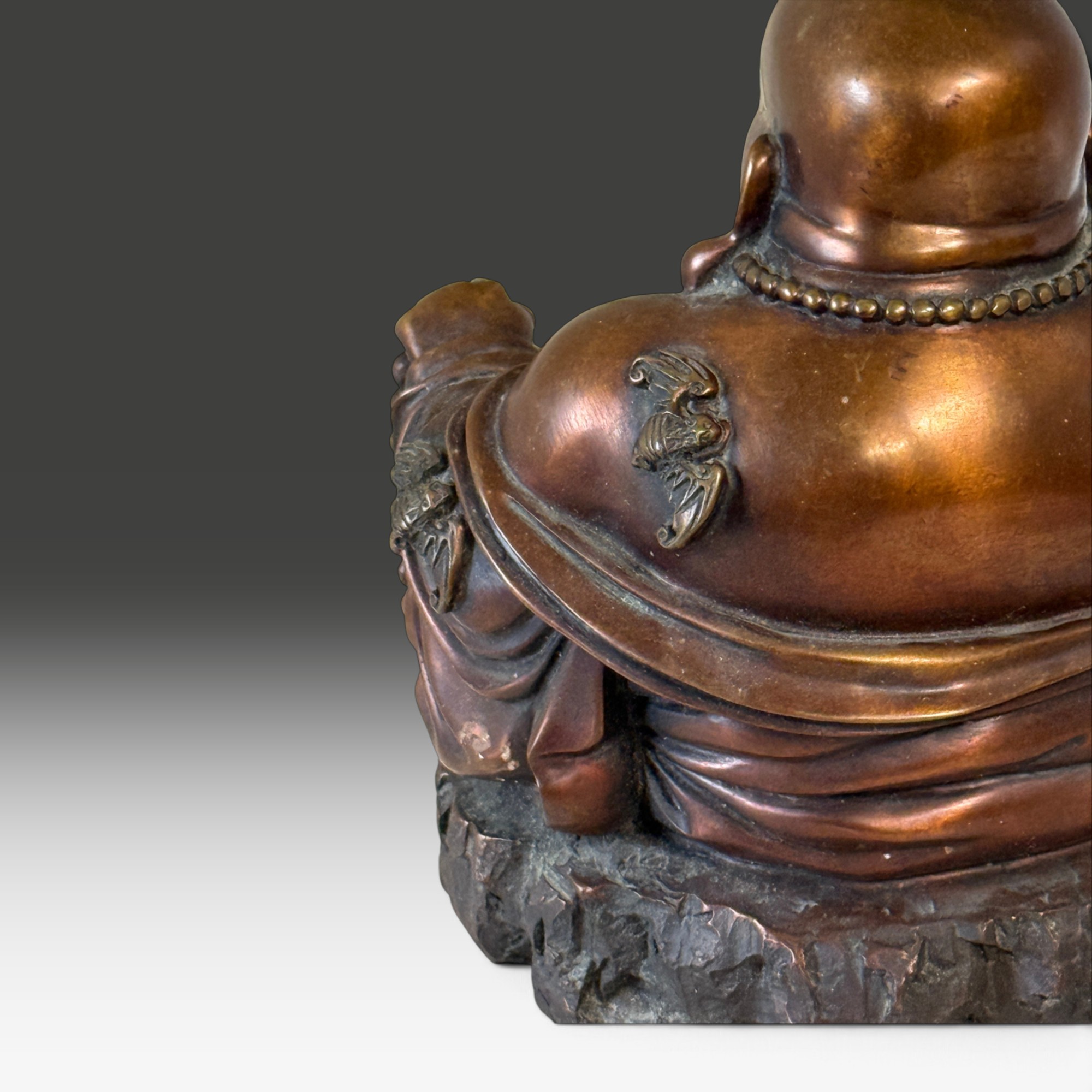 Happy Buddha Budai aus Bronze, China, Glücksbuddha mit Fledermäusen, 20 cm