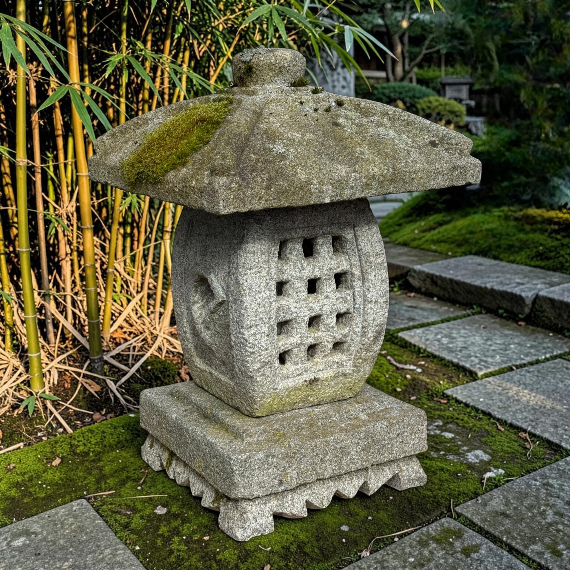 Alte Japanische Steinlaterne Granit 62cm - Ikekomi-Stil - Bemoost & Frostfest