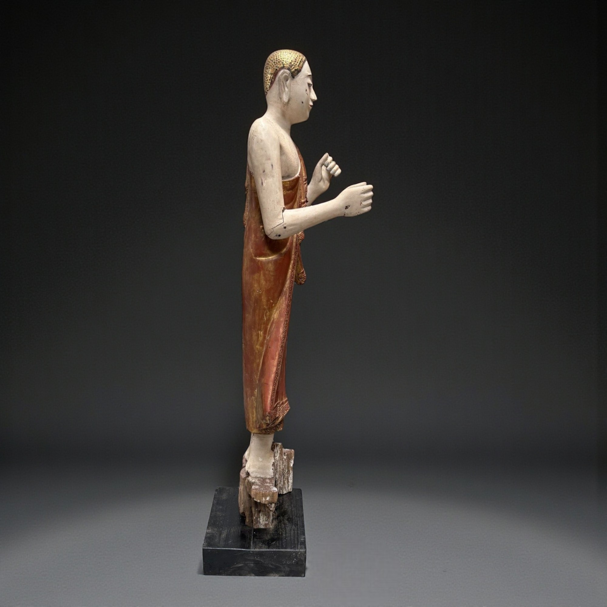 Burmesische Mönchsfigur aus Teakholz – ca. 140 Jahre alt