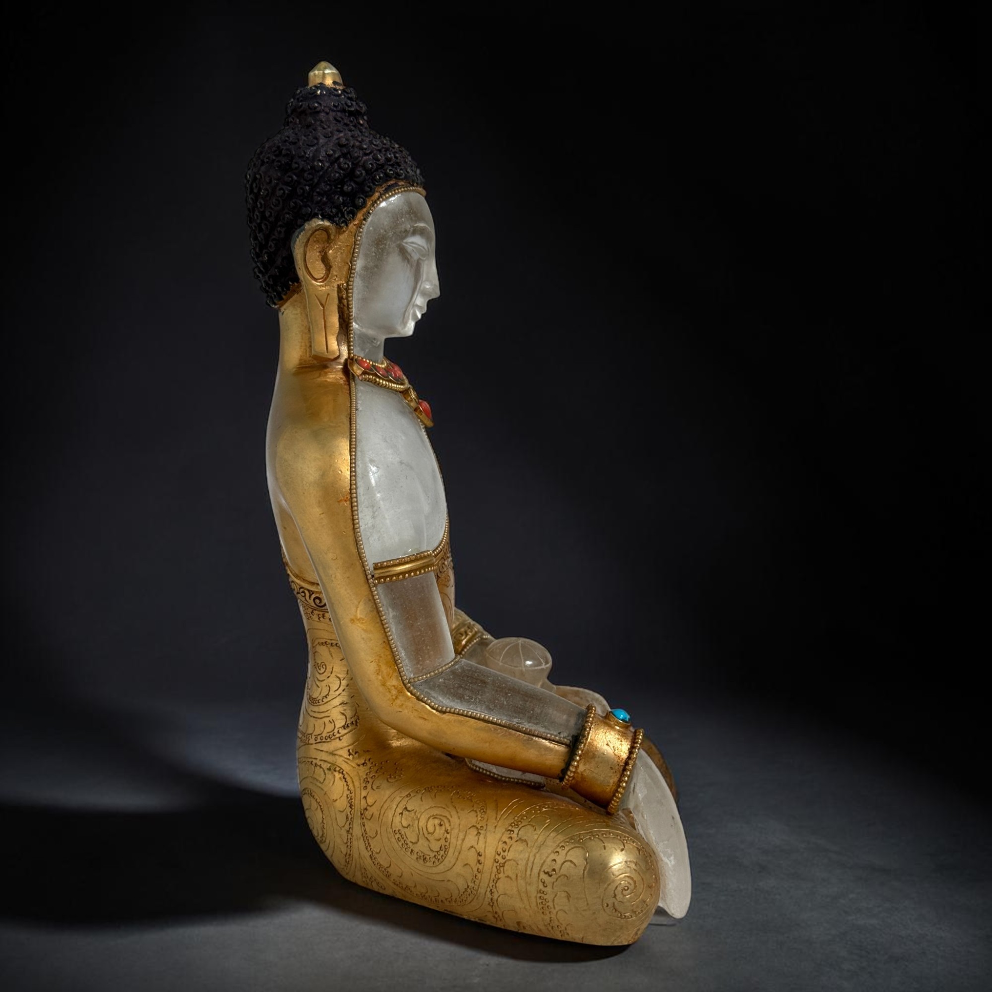 Bronze Buddha Figur feuervergoldet mit Bergkristall aus Nepal