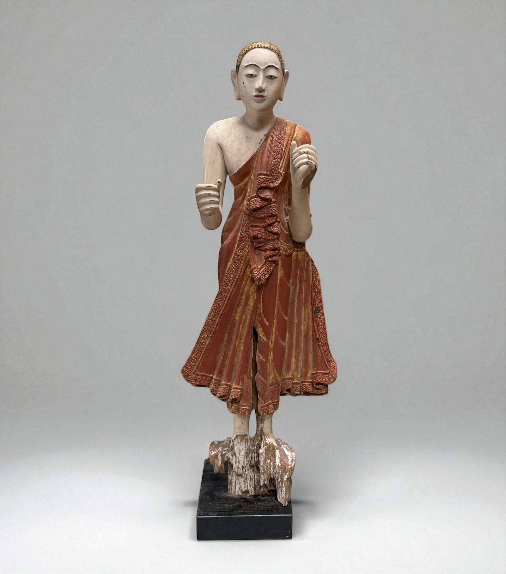 Burmesische Mönchsfigur aus Teakholz – ca. 140 Jahre alt